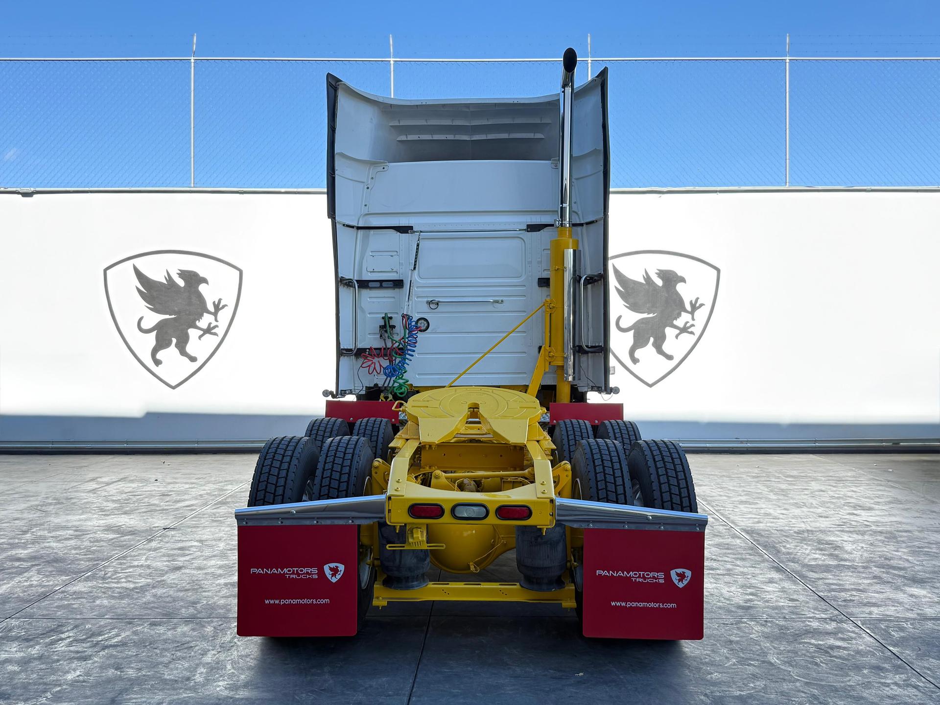2015 VOLVO TRUCKS VNL 64T 630 - BACK