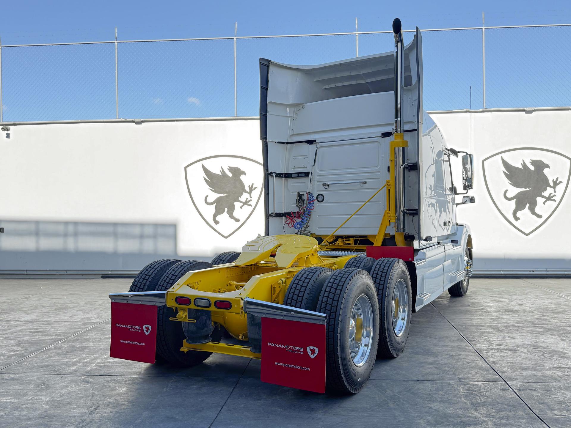 2015 VOLVO TRUCKS VNL 64T 630 - REAR_PASSENGER_SIDE