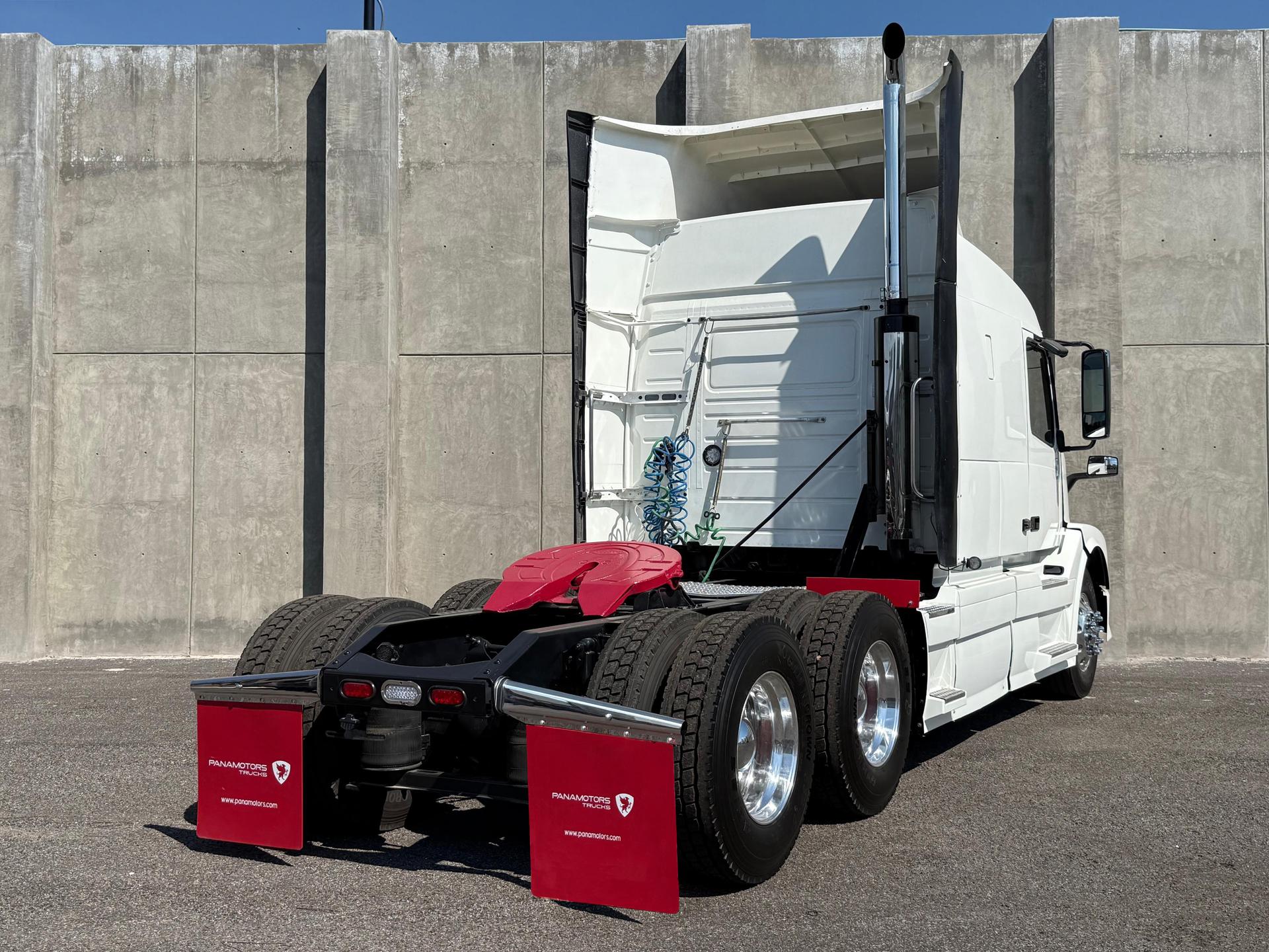 2015 VOLVO TRUCKS VNL 64T 630 - REAR_PASSENGER_SIDE