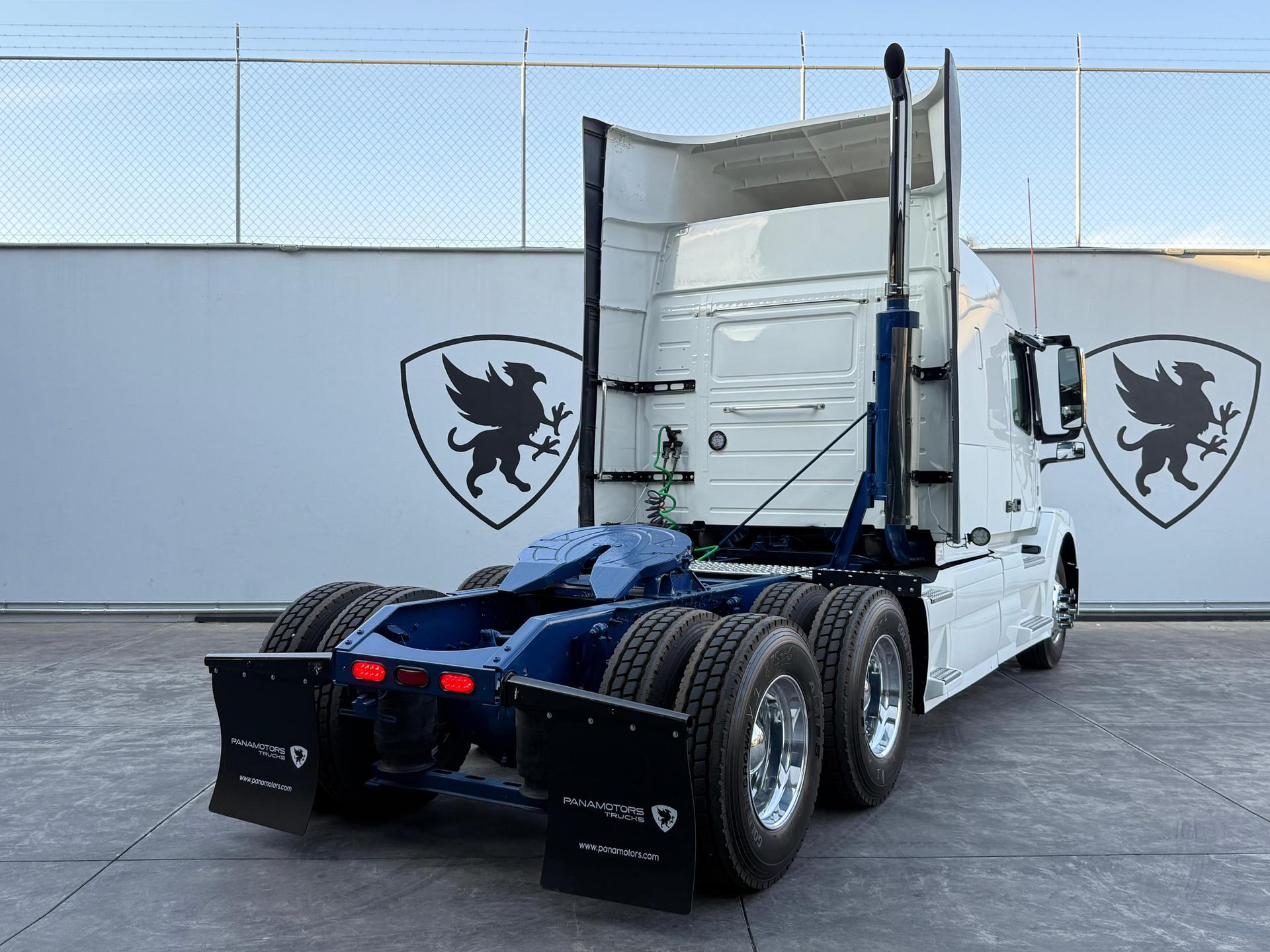 2015 VOLVO TRUCKS VNL 64T 630 - REAR_PASSENGER_SIDE