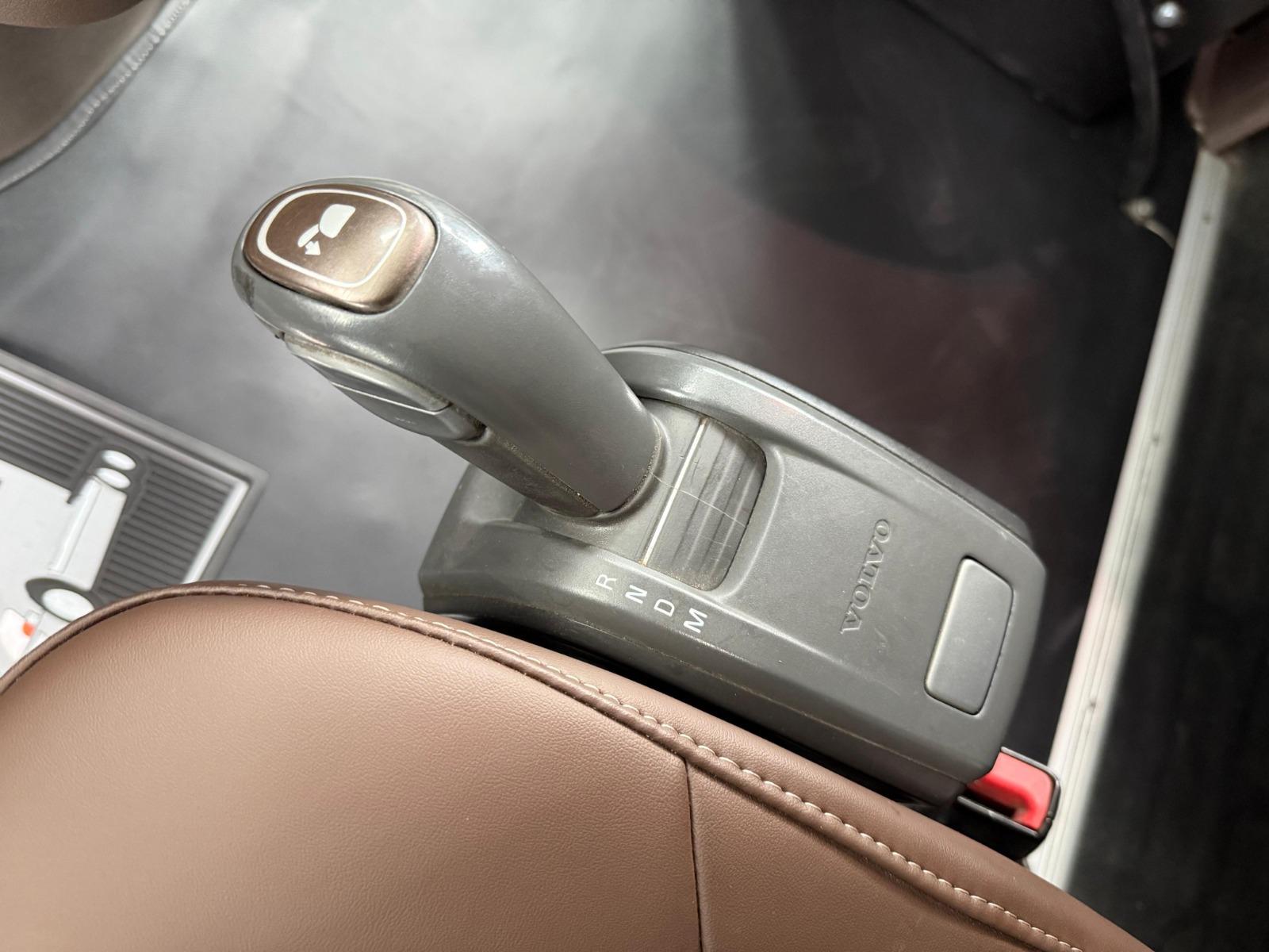 2016 VOLVO TRUCKS VNL 64T 630 - IMPERFECTIONS