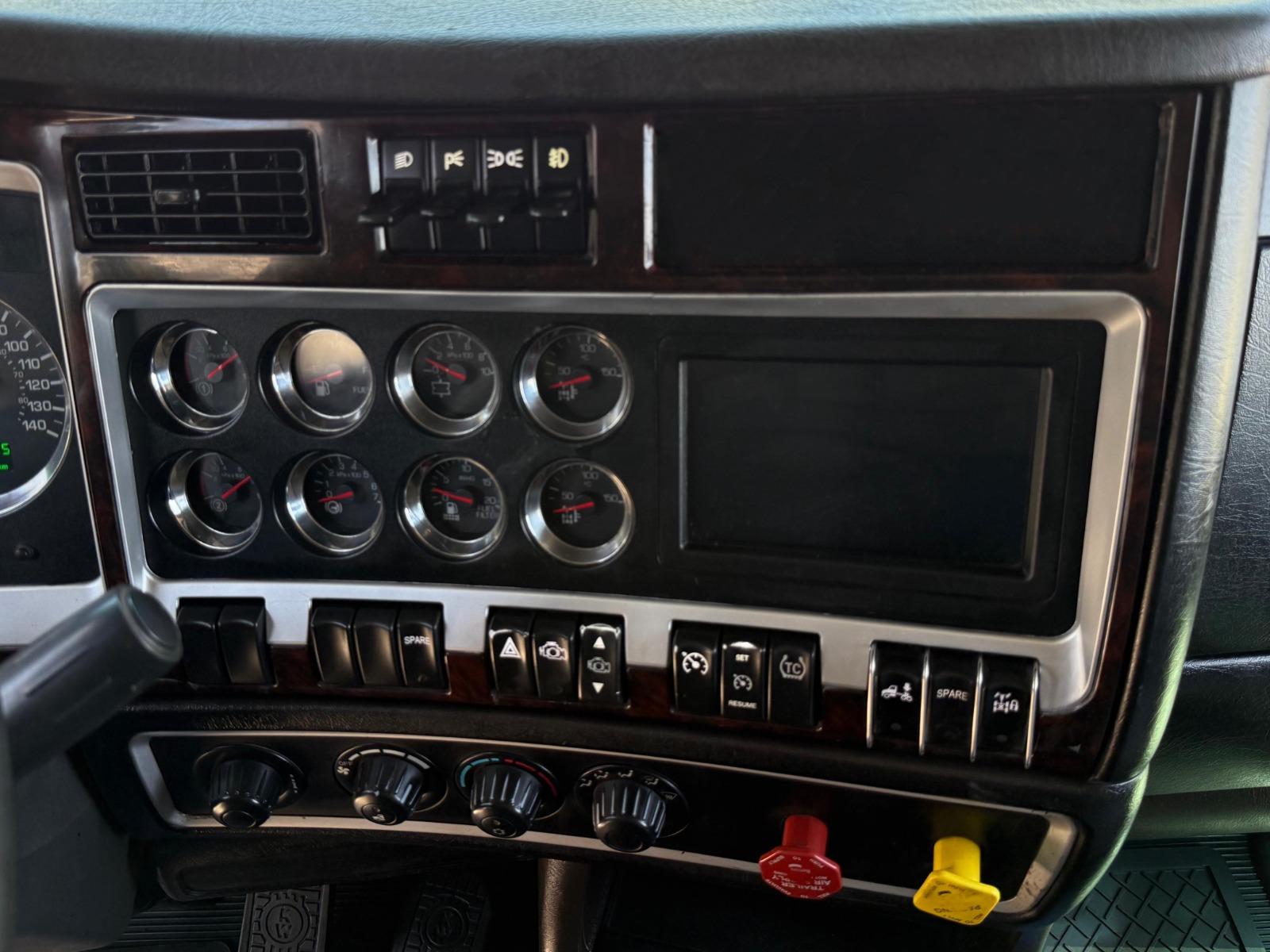 2016 KENWORTH T800 - ODOMETER
