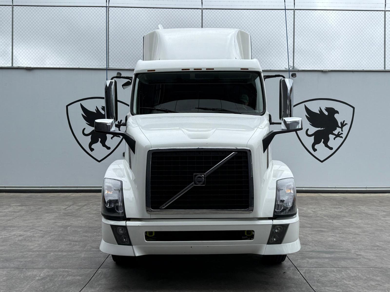 2016 VOLVO TRUCKS VNL 64T 630 - FRONT