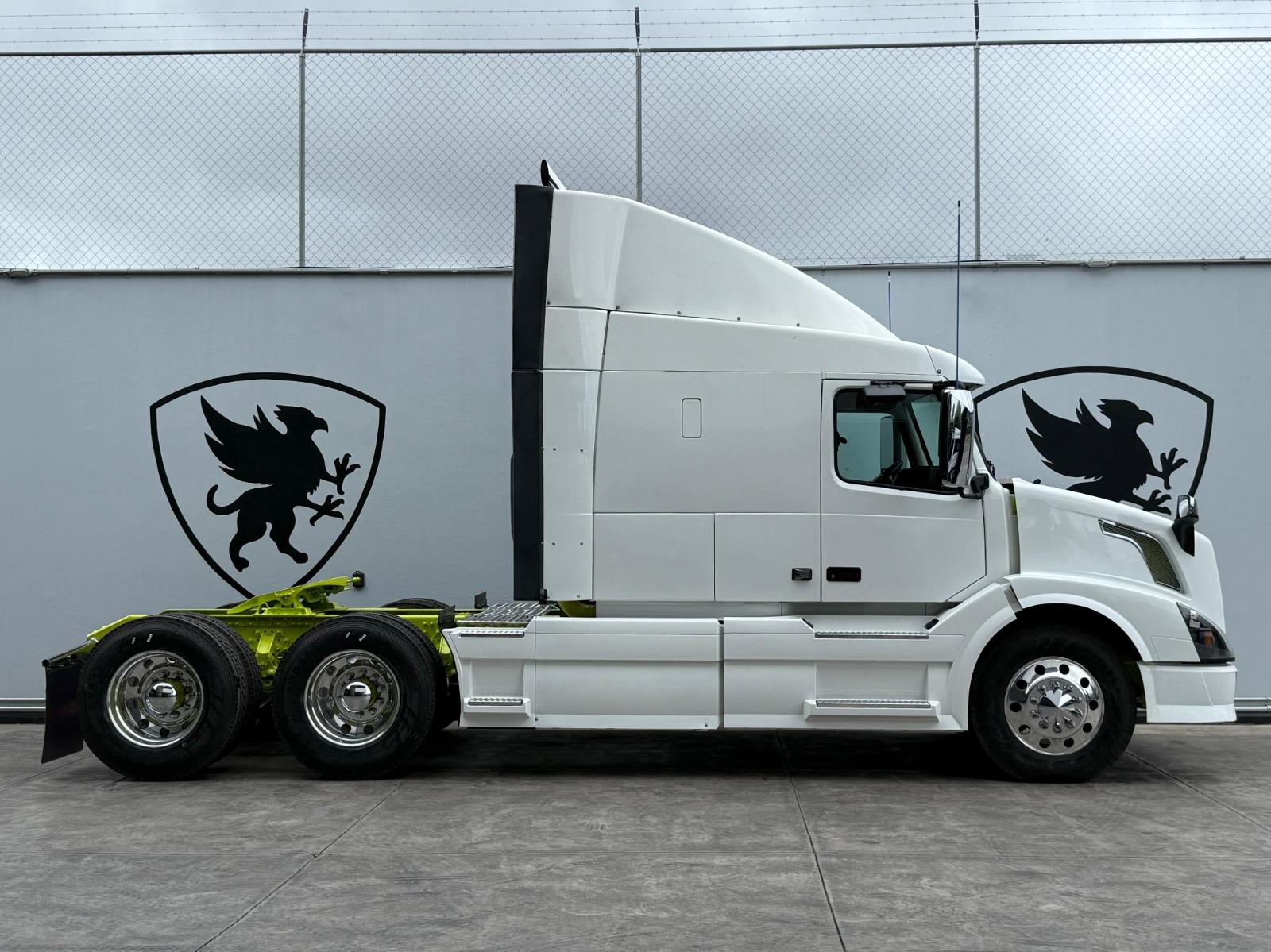 2016 VOLVO TRUCKS VNL 64T 630 - SIDE_RIGHT