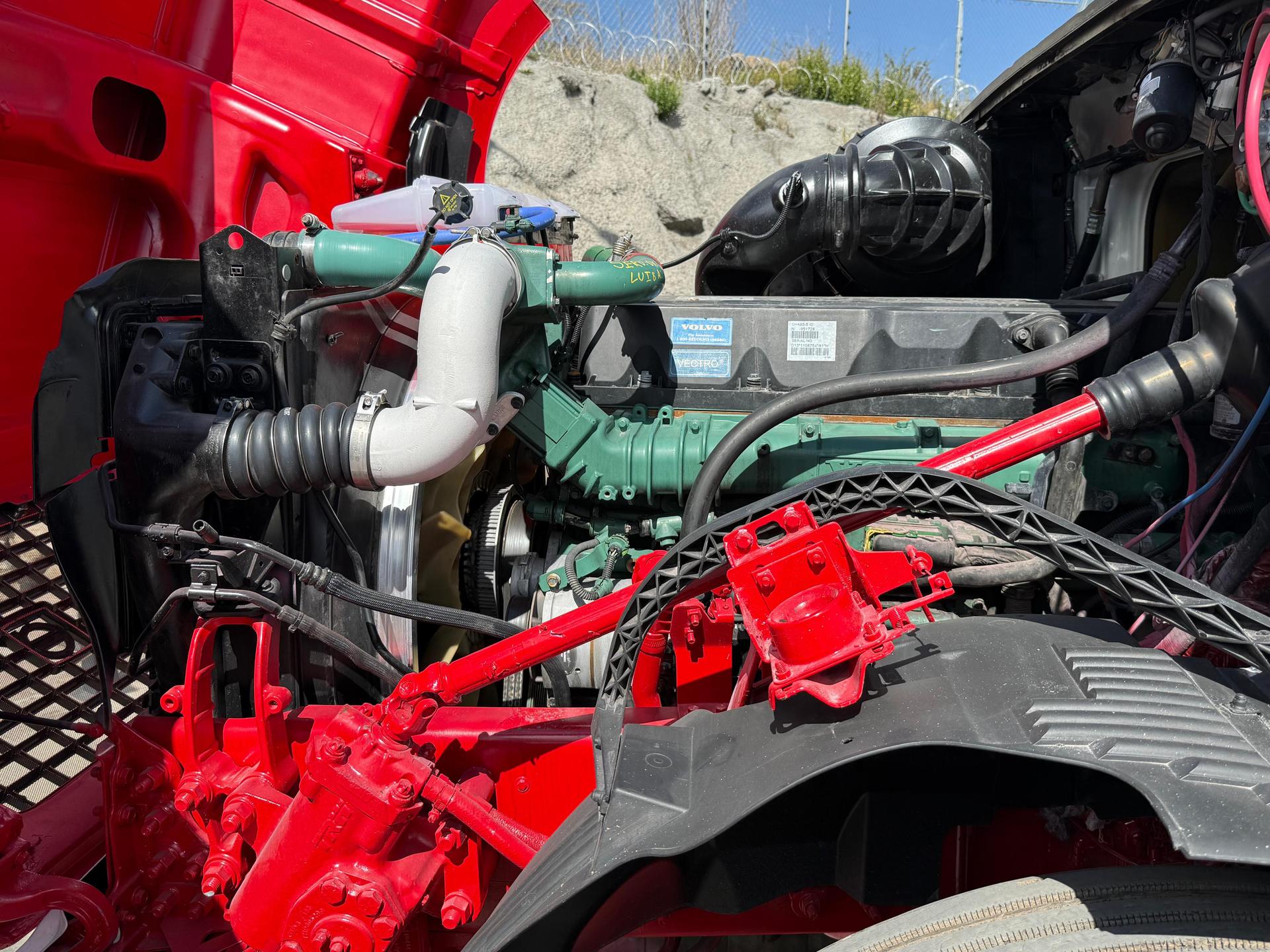 2016 VOLVO TRUCKS VNL 64T 630 - ENGINE