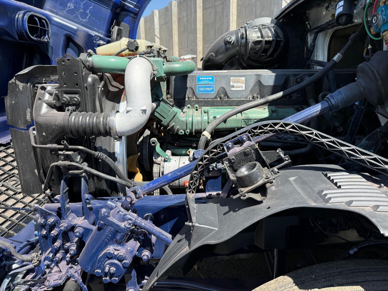 2015 VOLVO TRUCKS VNL 64T 630 - ENGINE