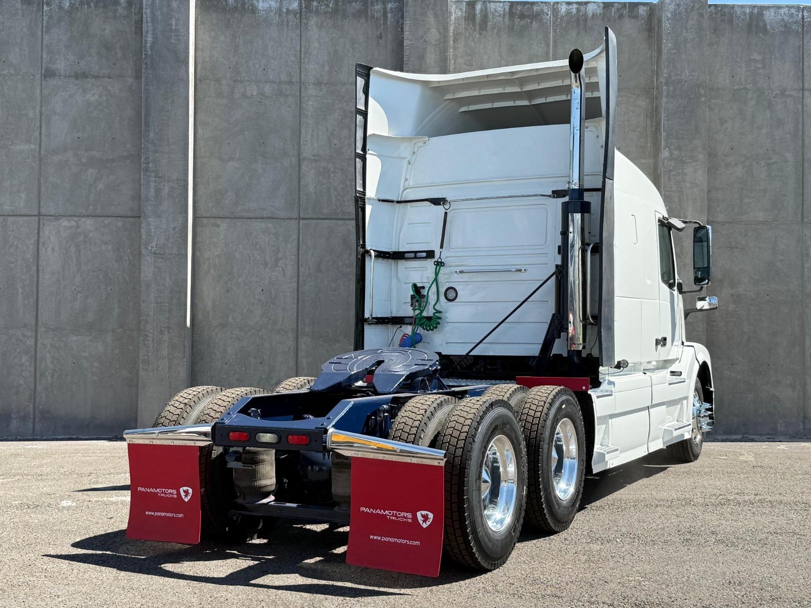 2015 VOLVO TRUCKS VNL 64T 630 - REAR_PASSENGER_SIDE