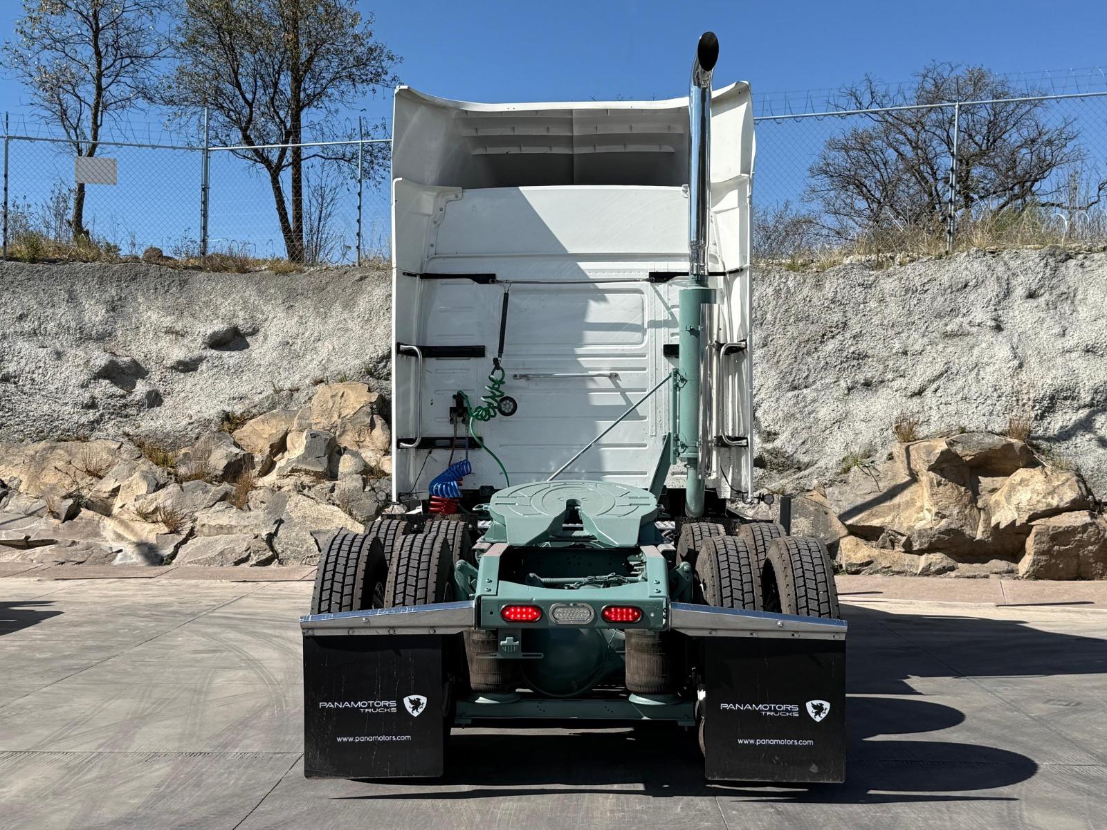 2015 VOLVO TRUCKS VNL 64T 630 - BACK
