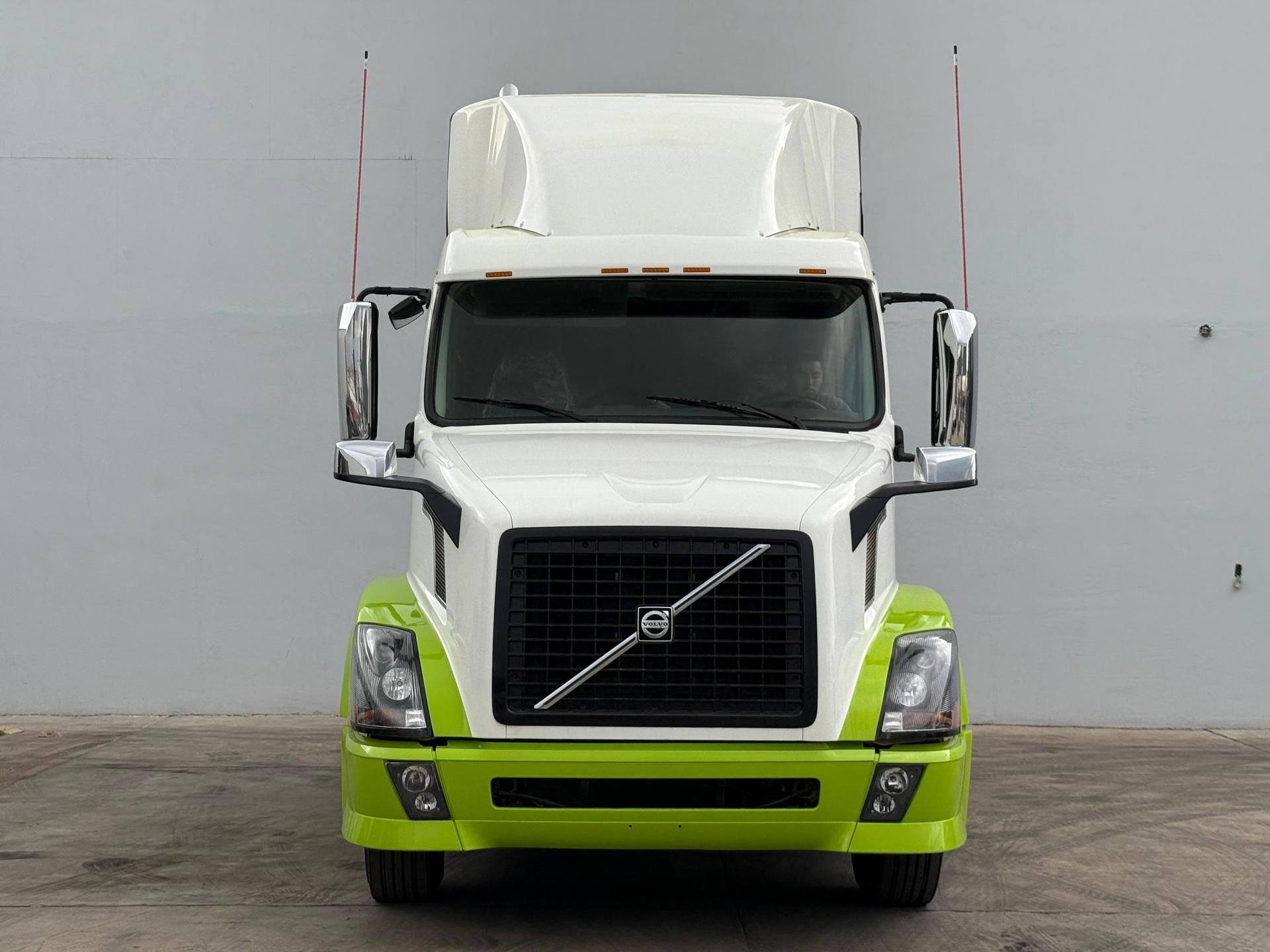 2016 VOLVO CARS BITONO - FRONT