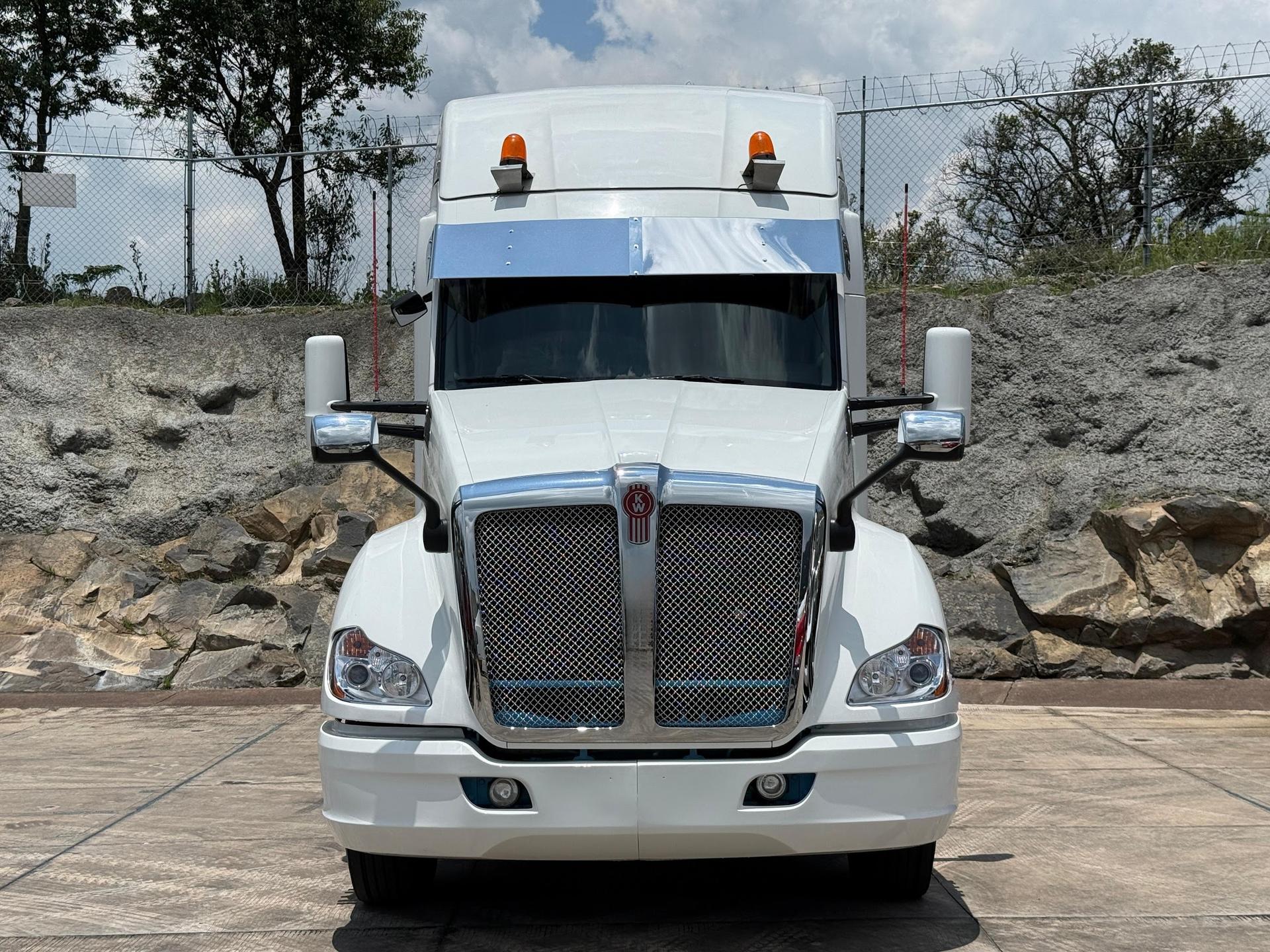 2020 KENWORTH T680 - FRONT