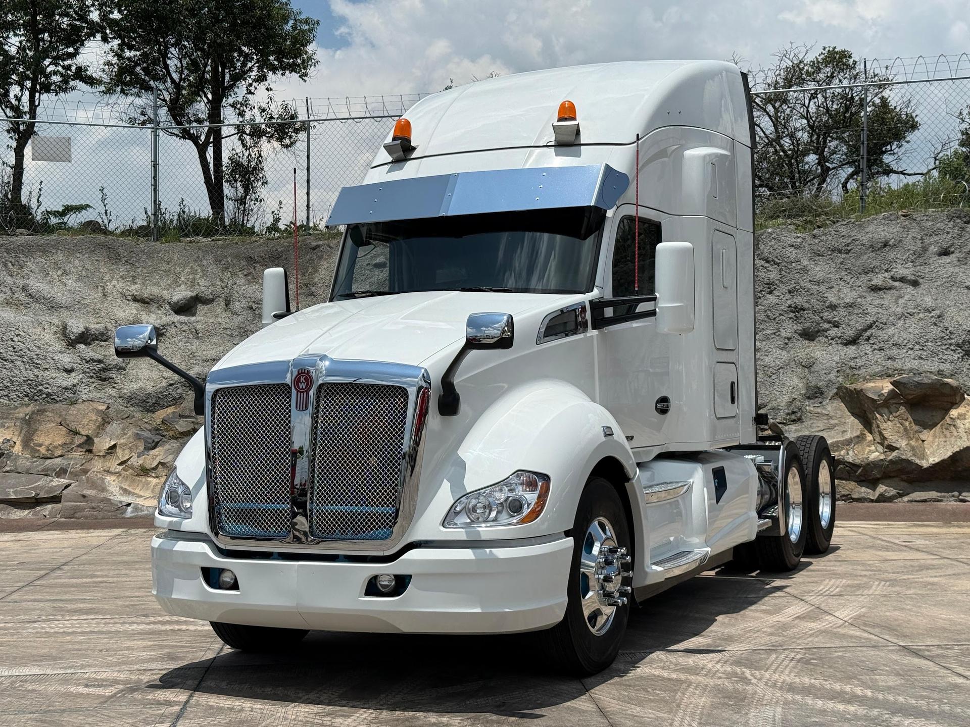 2020 KENWORTH T680 - FRONT_DRIVER_SIDE