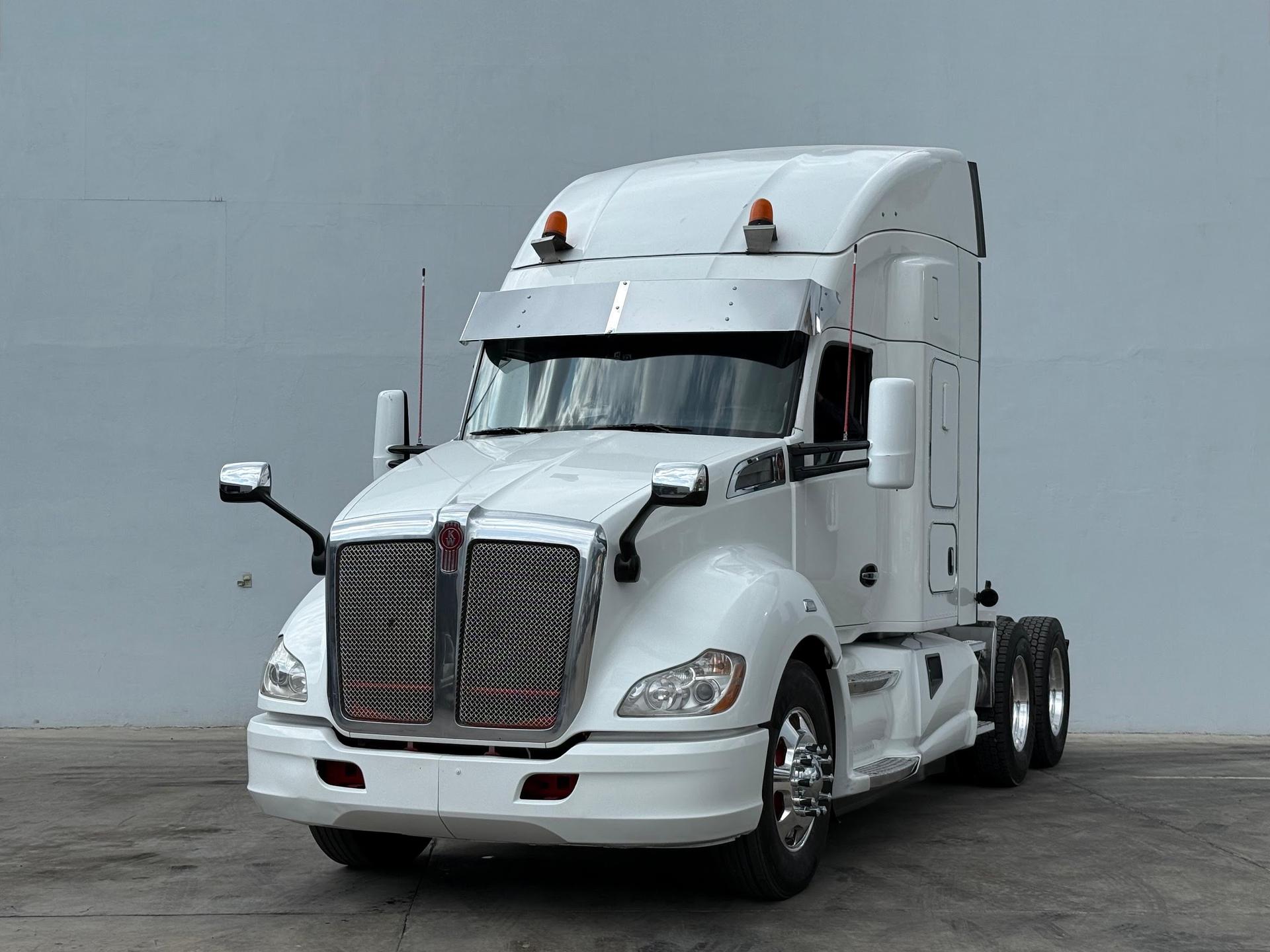 2020 KENWORTH T680 - FRONT_DRIVER_SIDE
