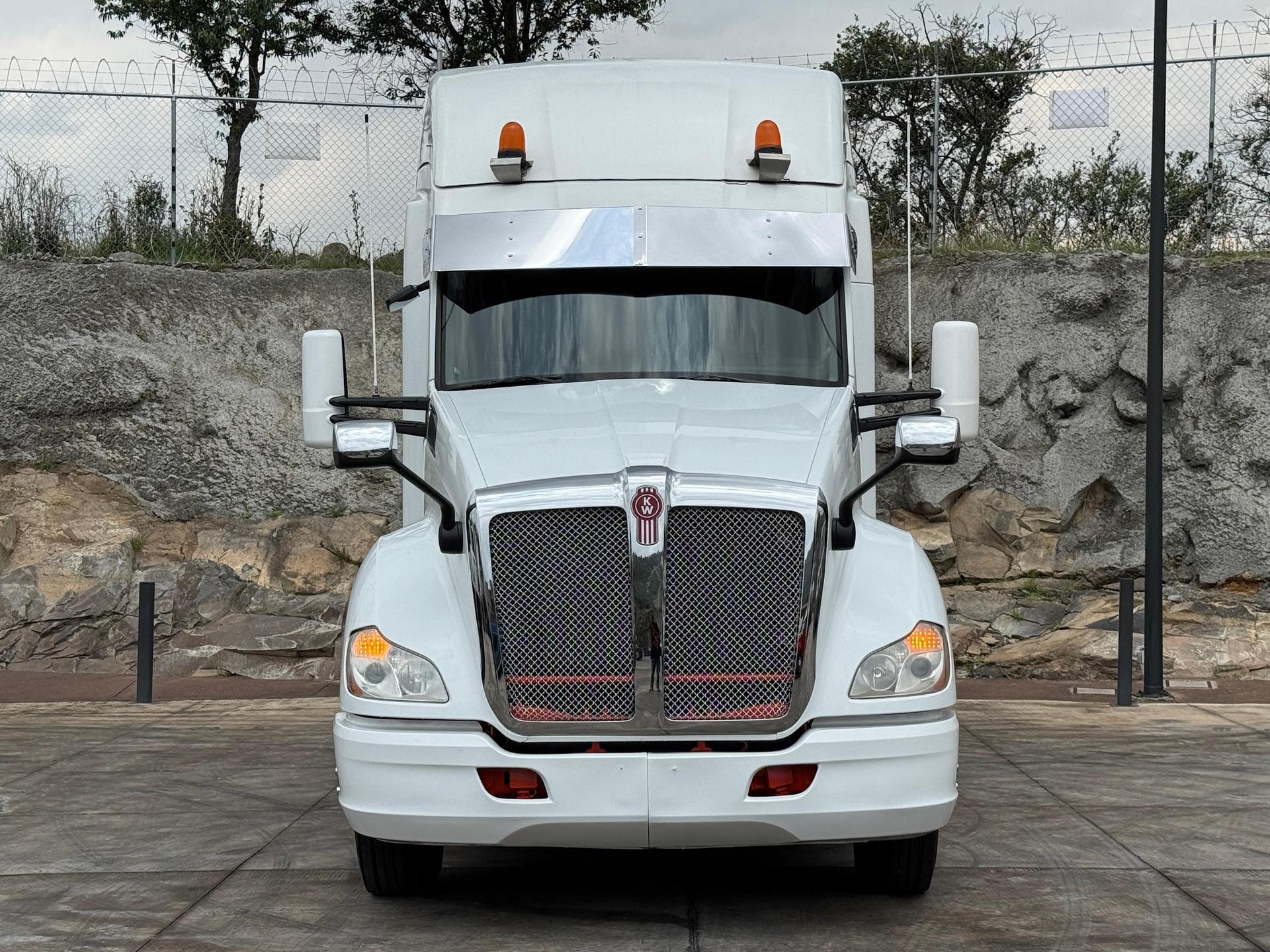 2020 KENWORTH T680 - FRONT