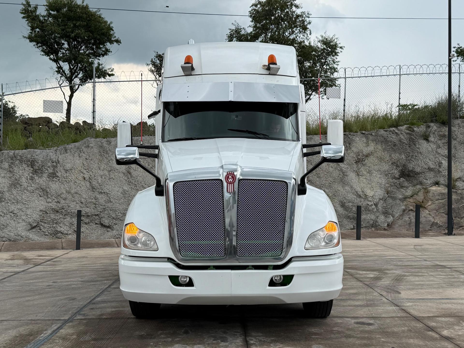 2021 KENWORTH T680 - FRONT