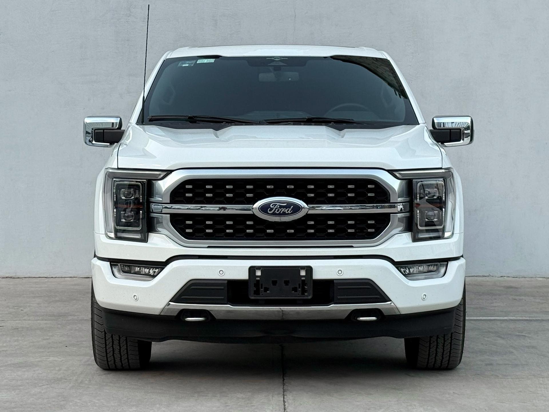 2023 FORD Lobo - FRONT