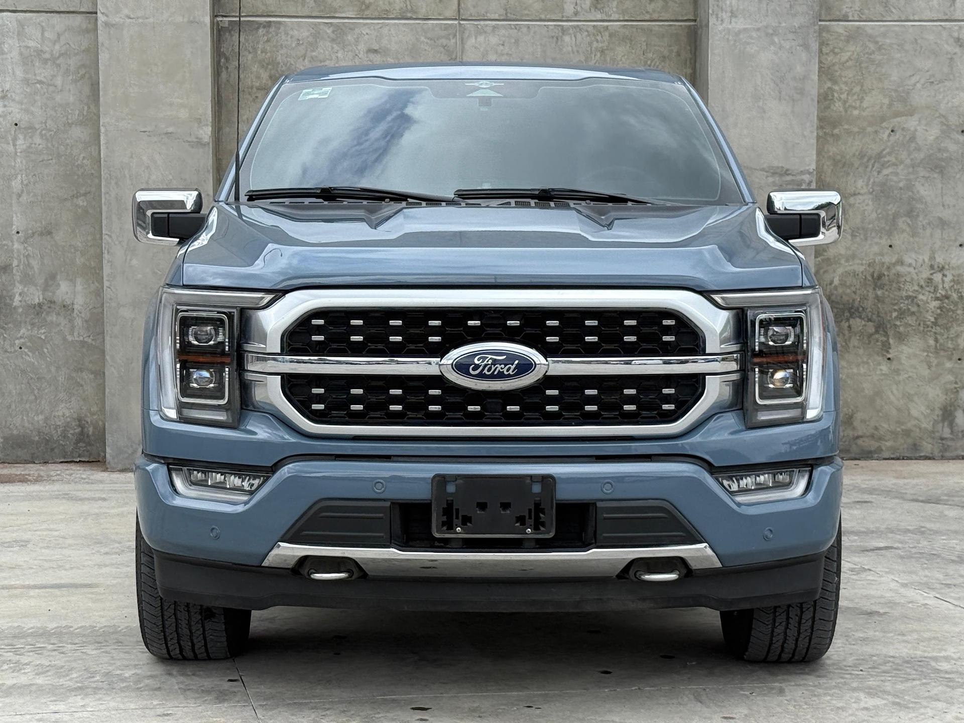 2023 FORD Lobo - FRONT