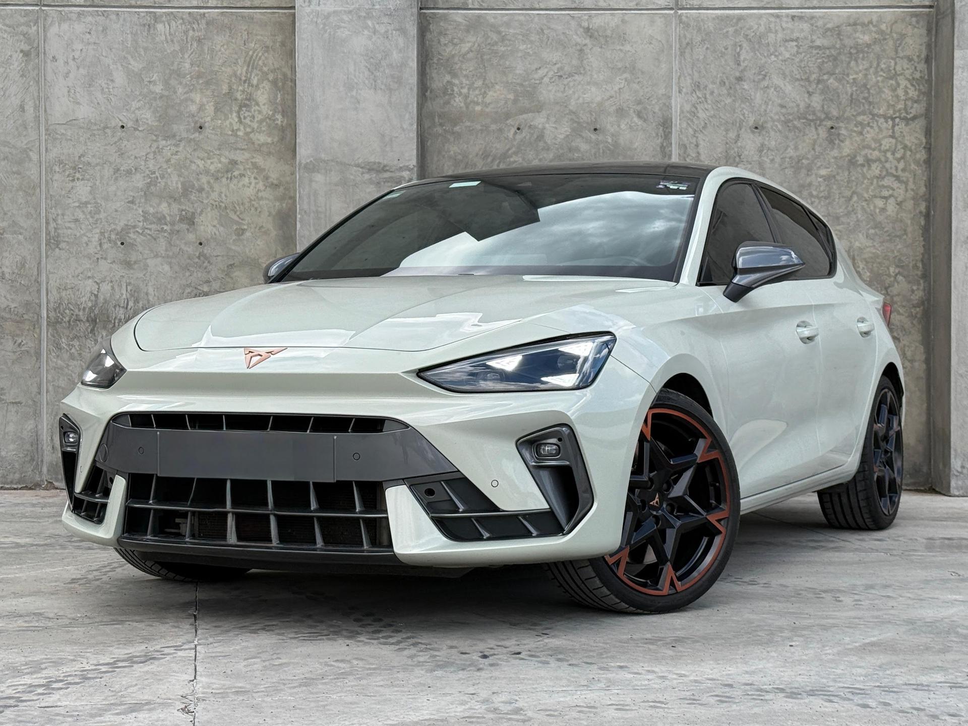 2025 CUPRA Leon - FRONT_DRIVER_SIDE
