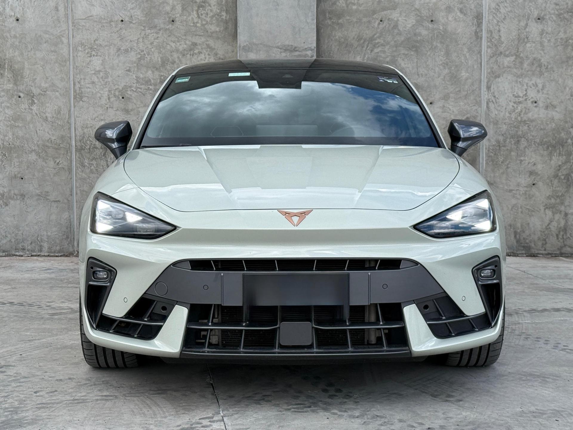 2025 CUPRA Leon - FRONT