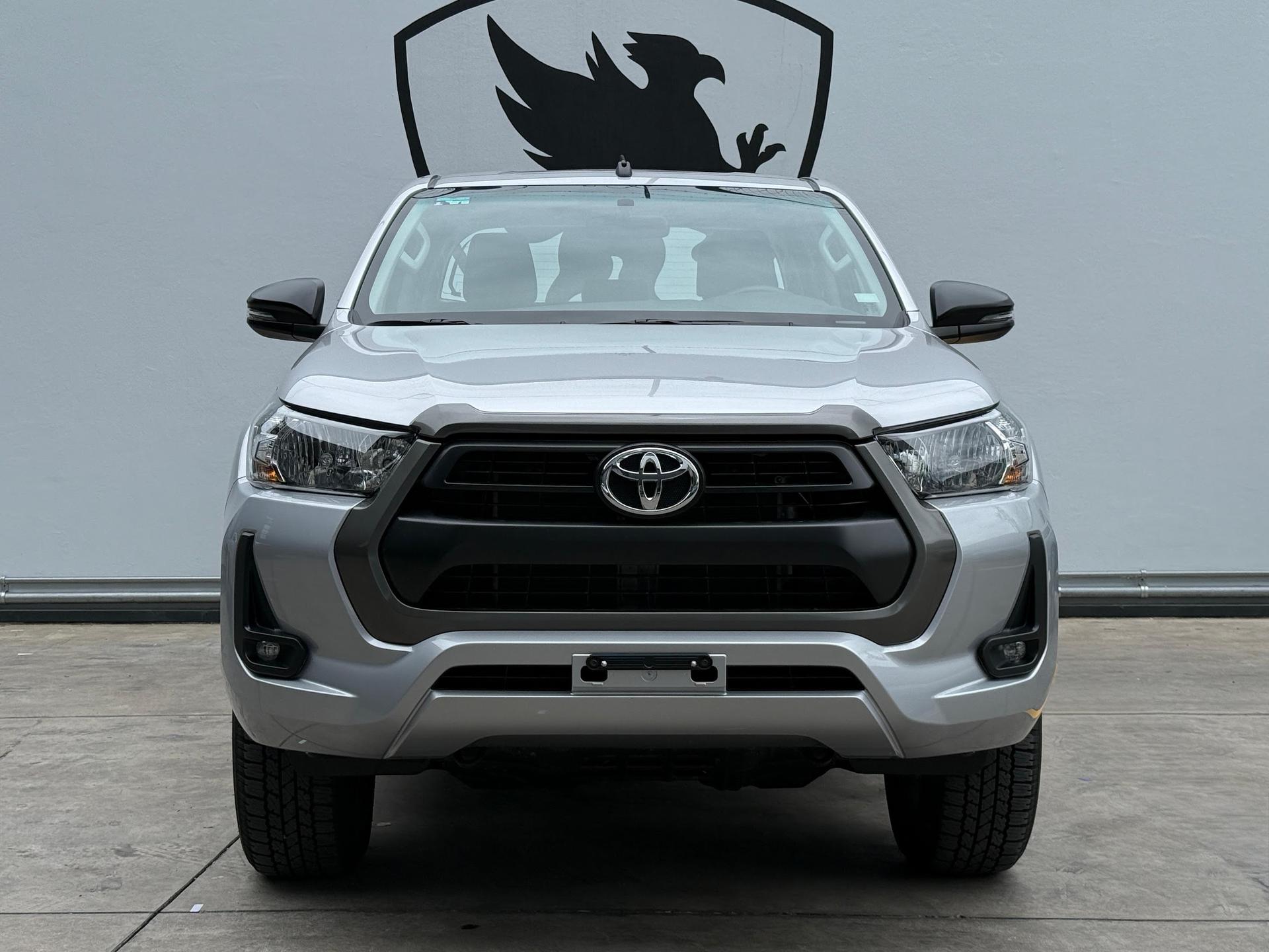 2026 TOYOTA Hilux - FRONT