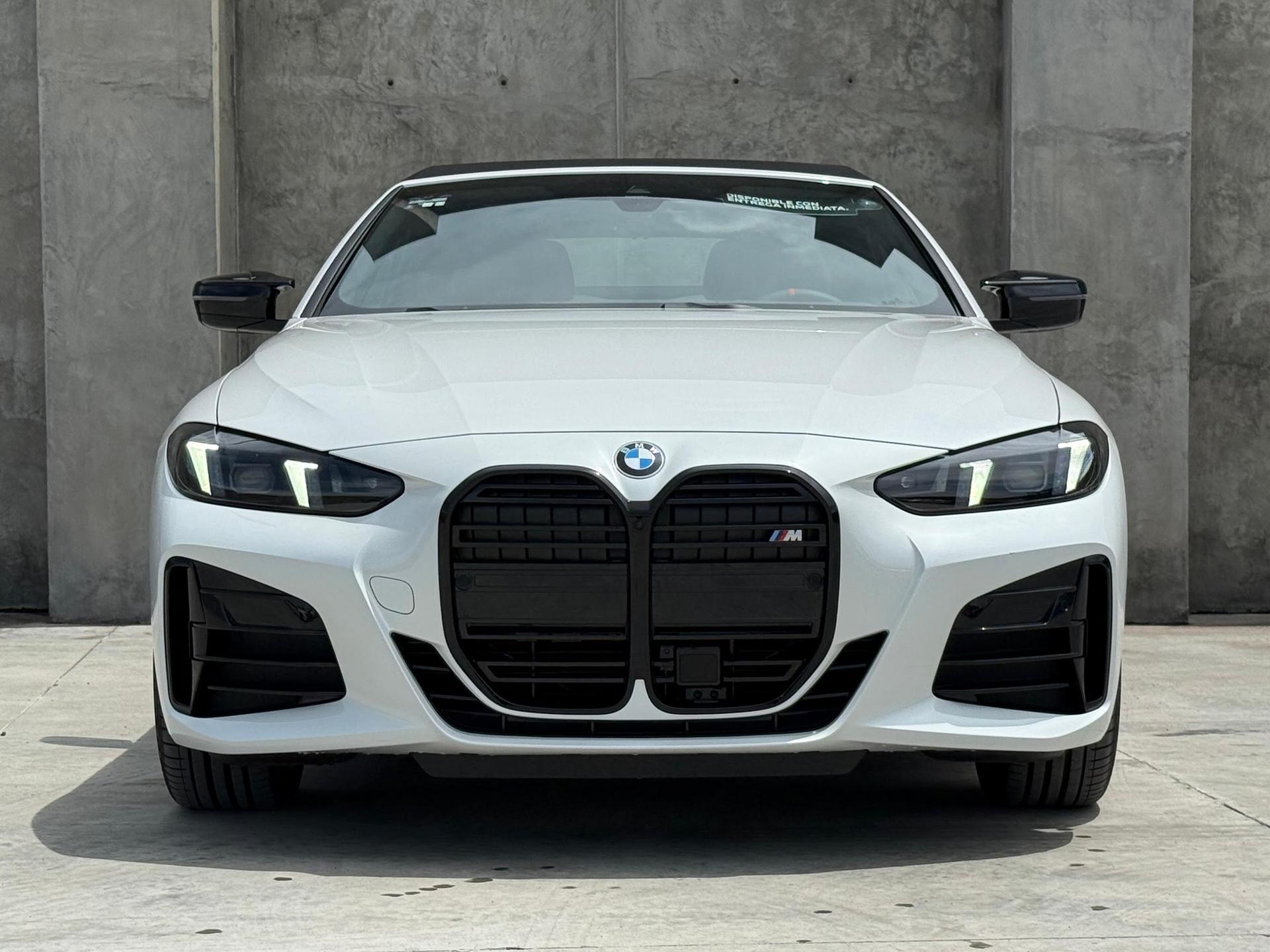 2026 BMW M440i Cabrio - FRONT