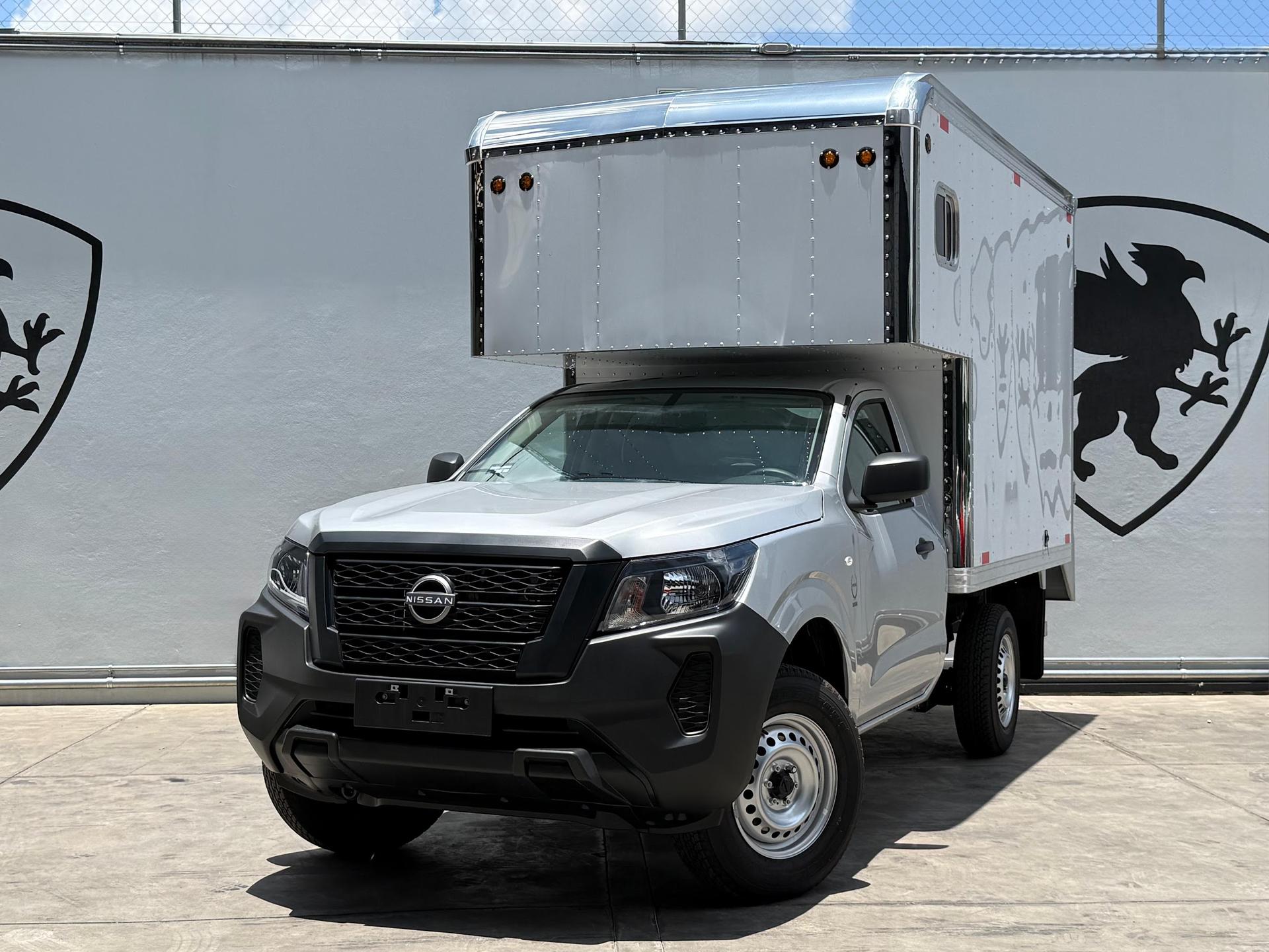 NISSAN NP300