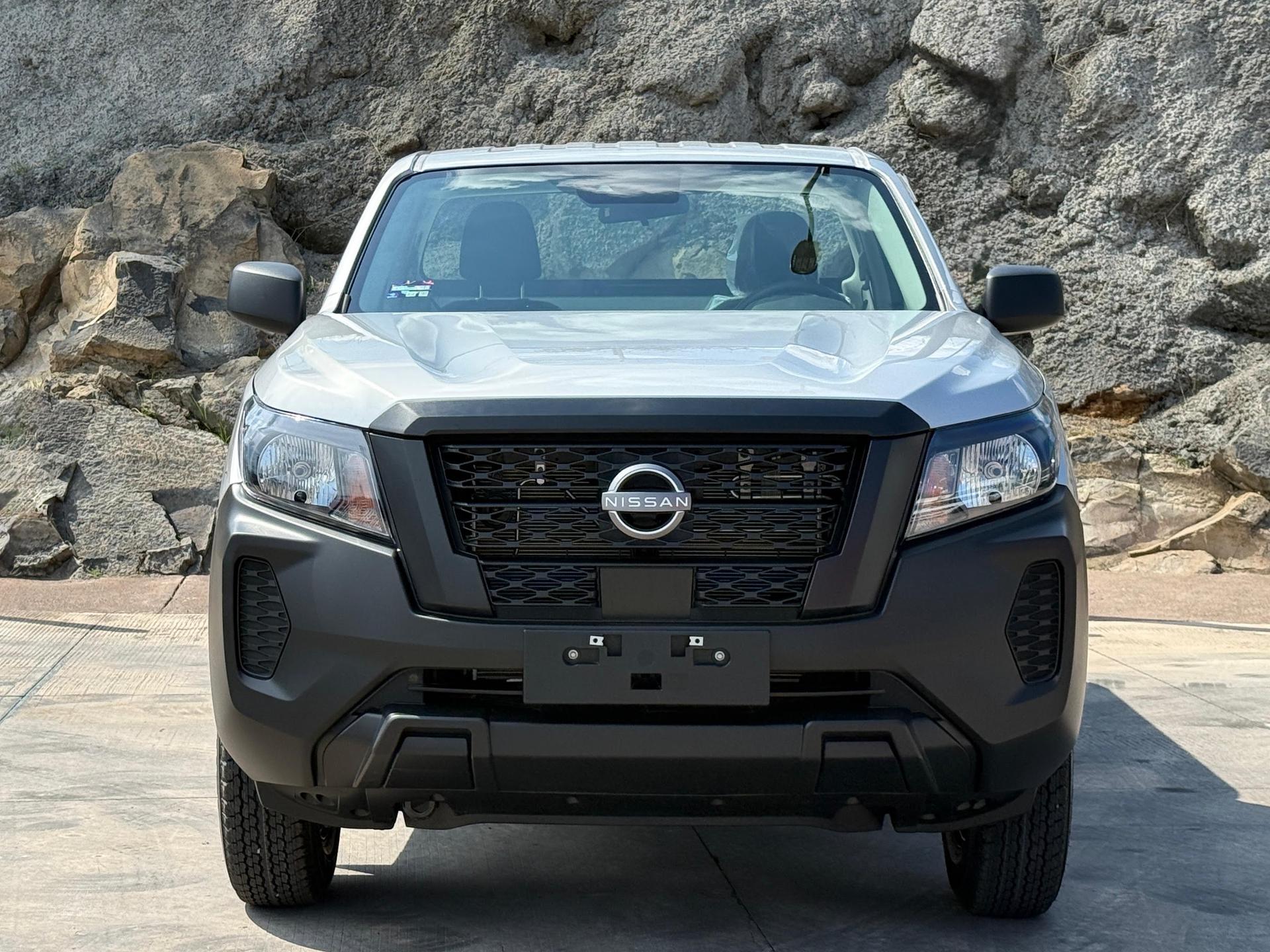 2026 NISSAN NP300 - FRONT