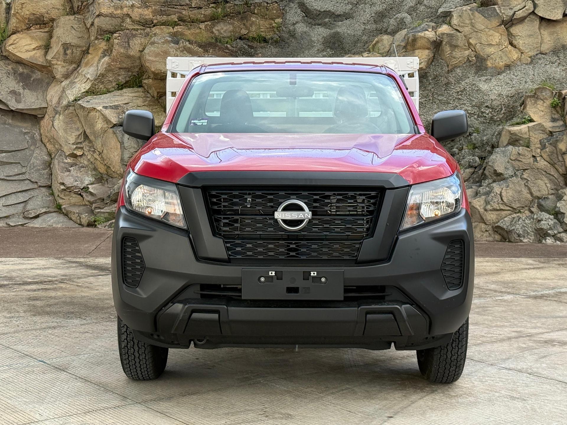2026 NISSAN NP300 - FRONT