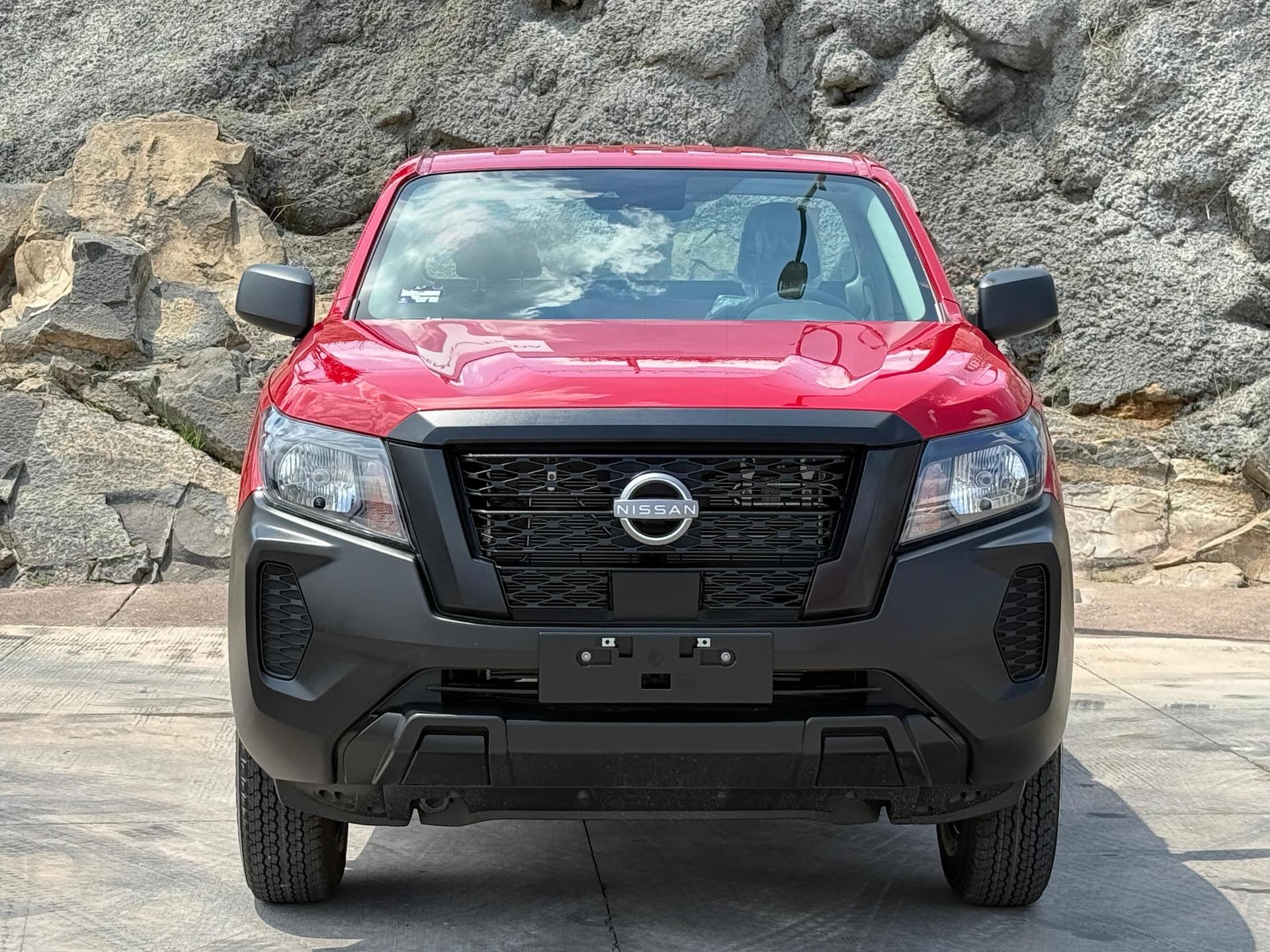 2026 NISSAN NP300 - FRONT