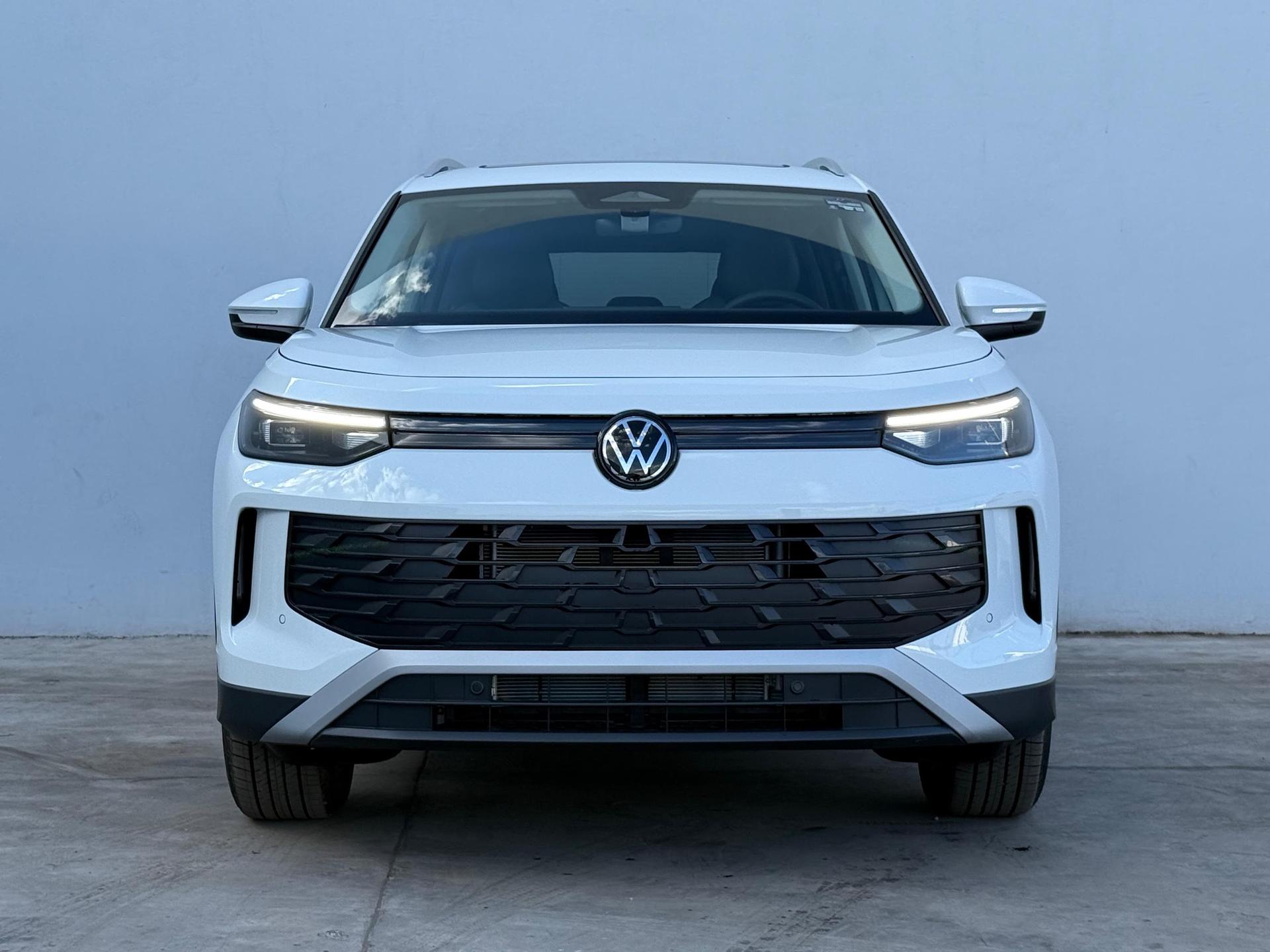 2026 VOLKSWAGEN Tiguan - FRONT