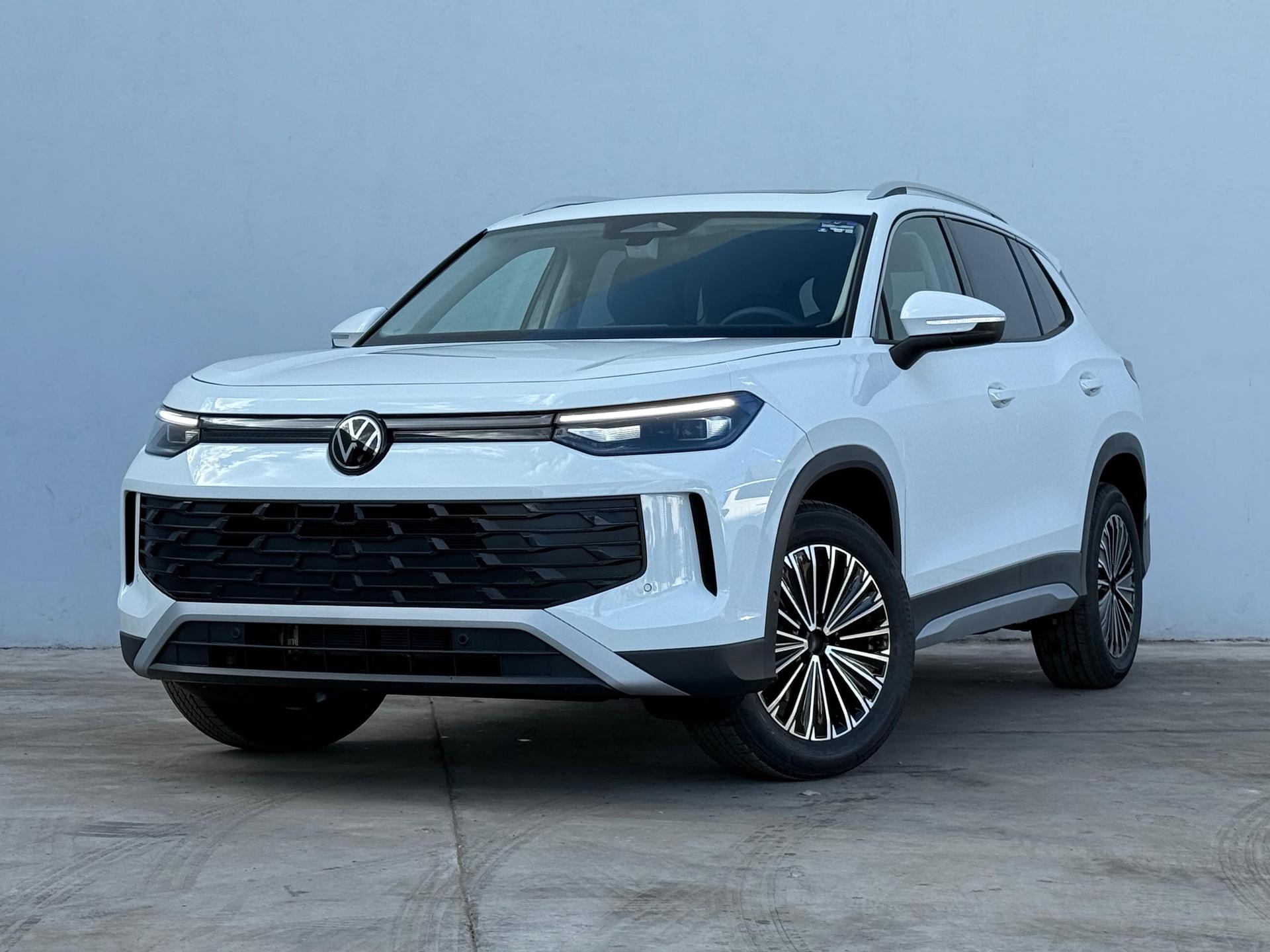 2026 VOLKSWAGEN Tiguan - FRONT_DRIVER_SIDE