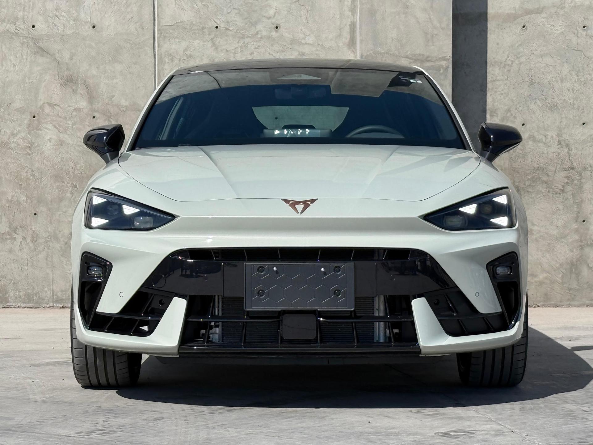 2026 CUPRA Leon VZ - FRONT
