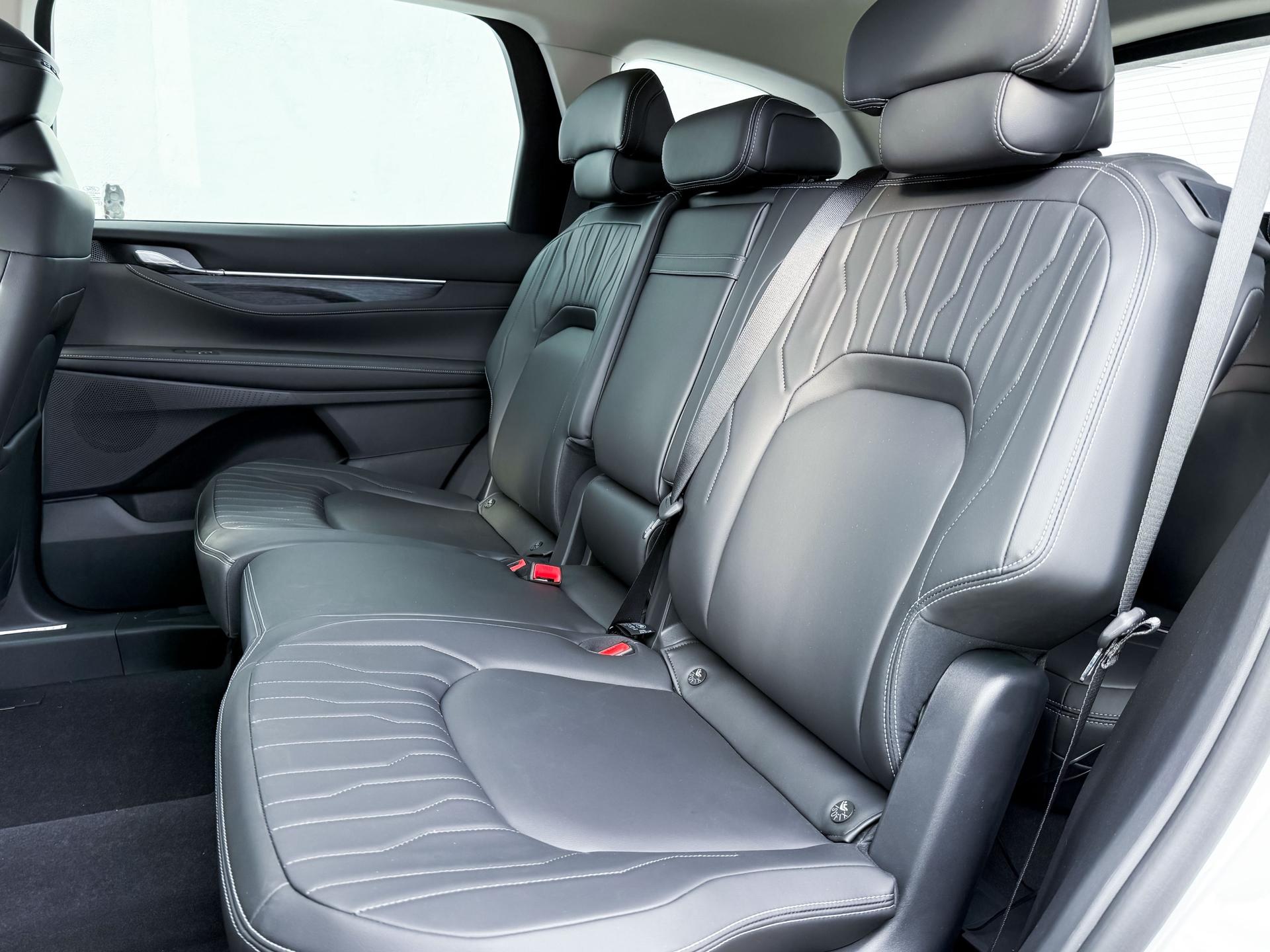2026 FORD Edge - SEATS_REAR
