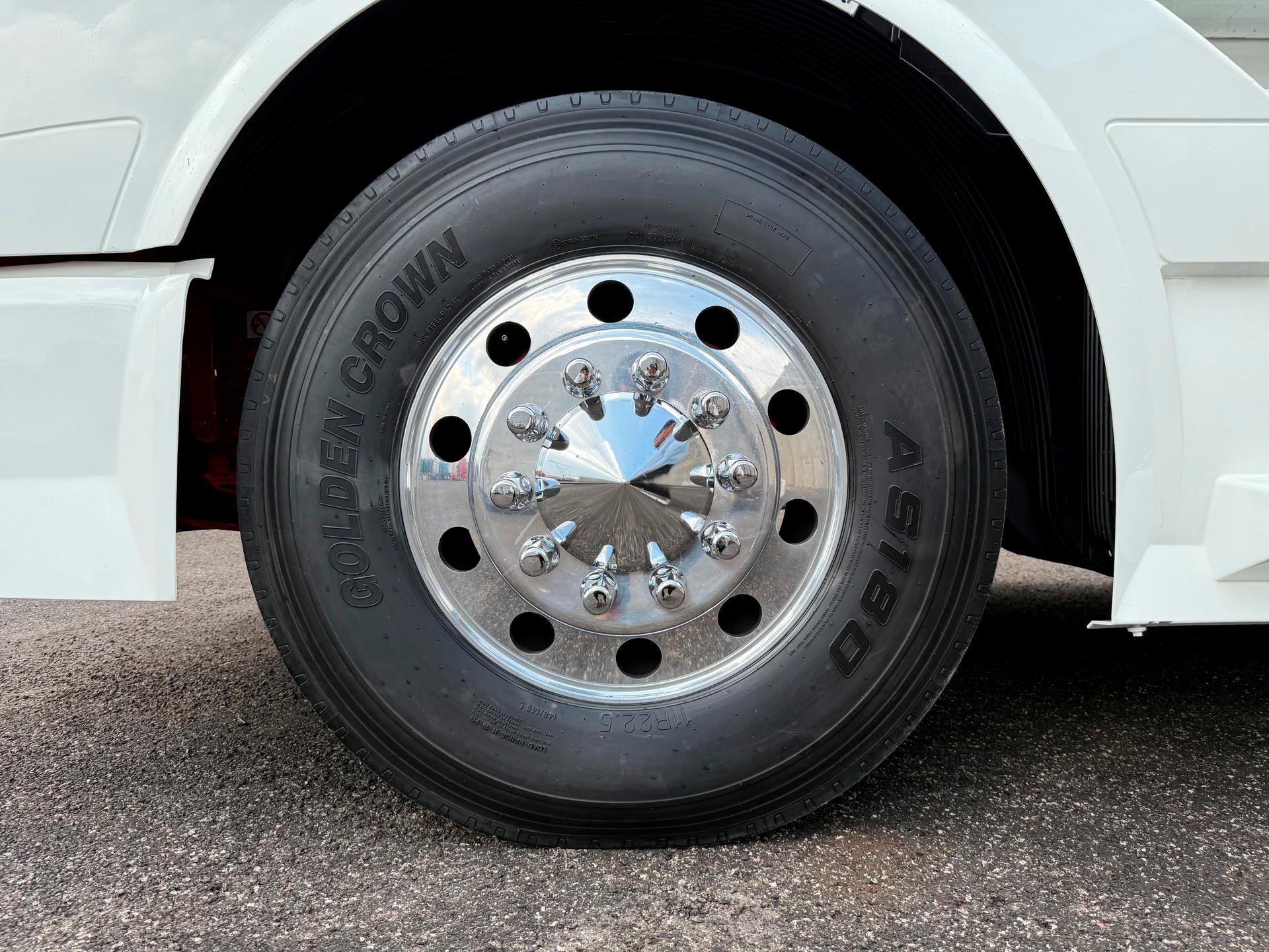 2016 VOLVO TRUCKS - TIRES