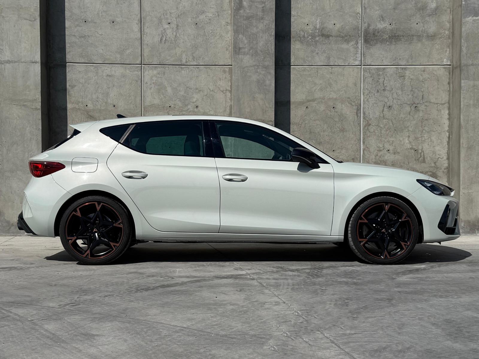 2026 CUPRA Leon - SIDE_RIGHT