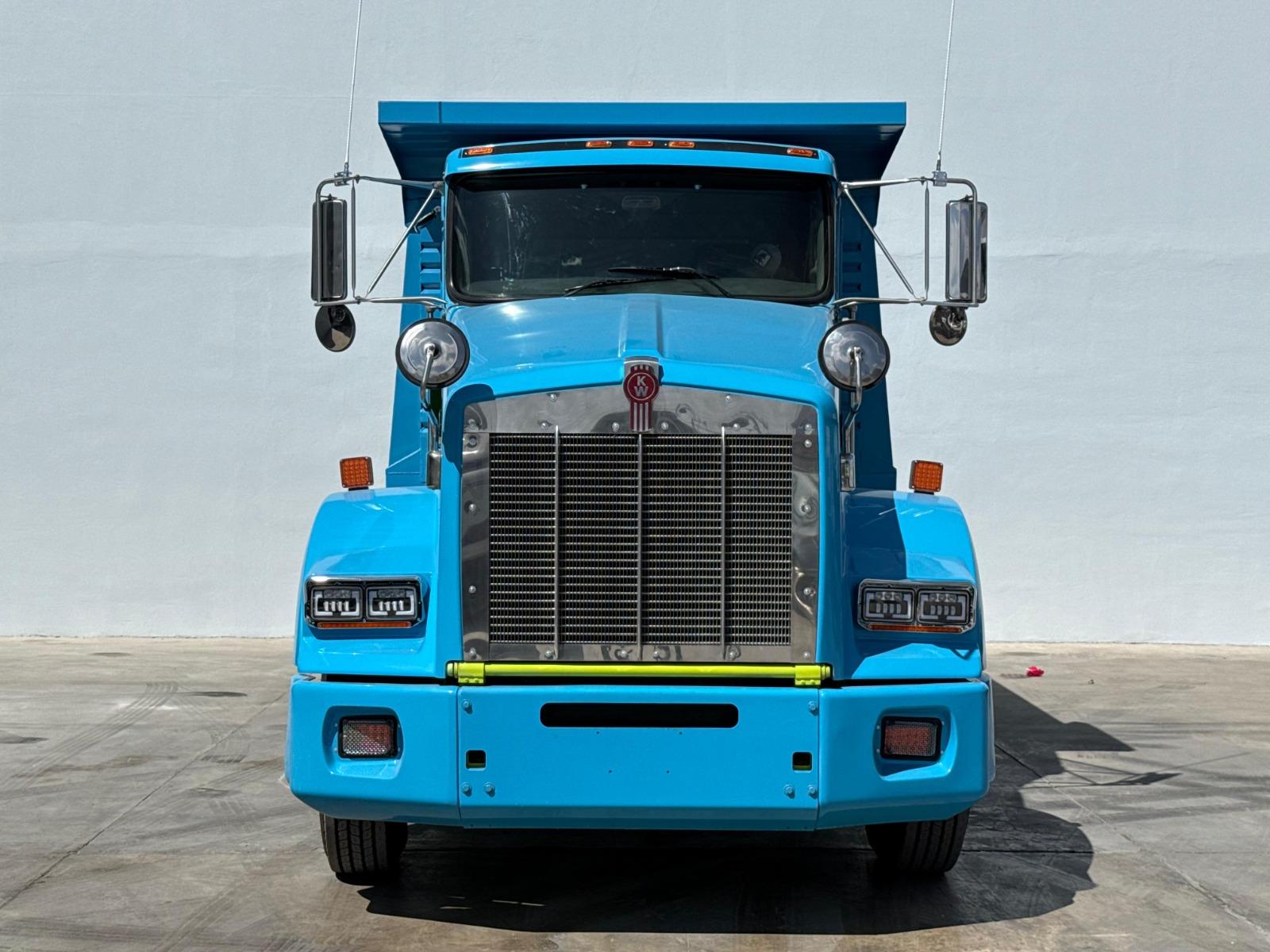 2017 KENWORTH T800 - FRONT