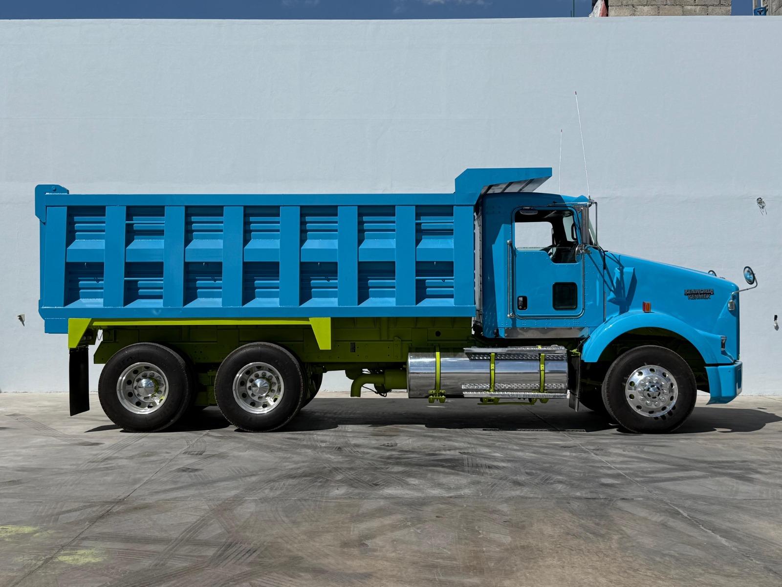 2017 KENWORTH T800 - SIDE_RIGHT