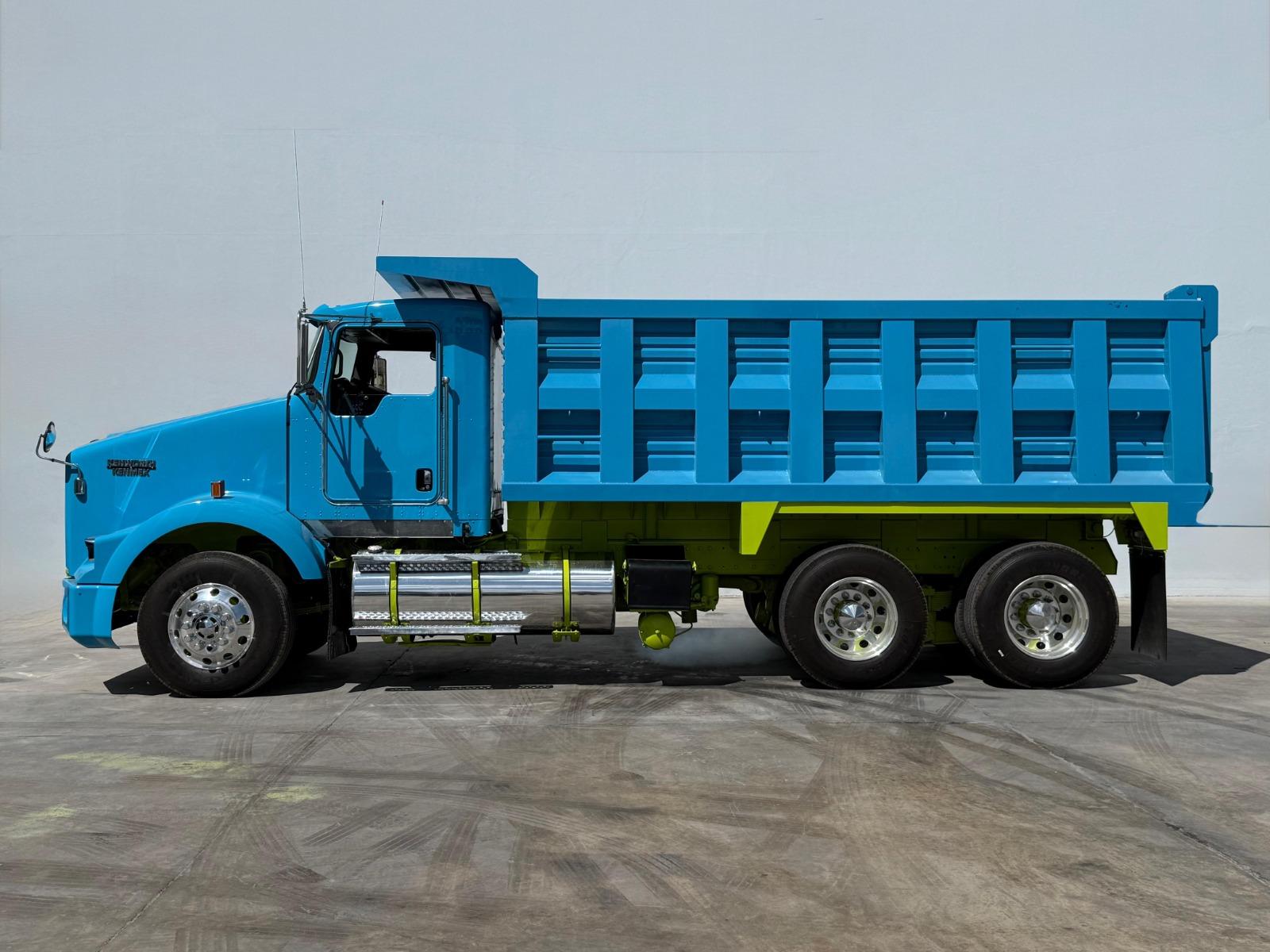 2017 KENWORTH T800 - SIDE_LEFT