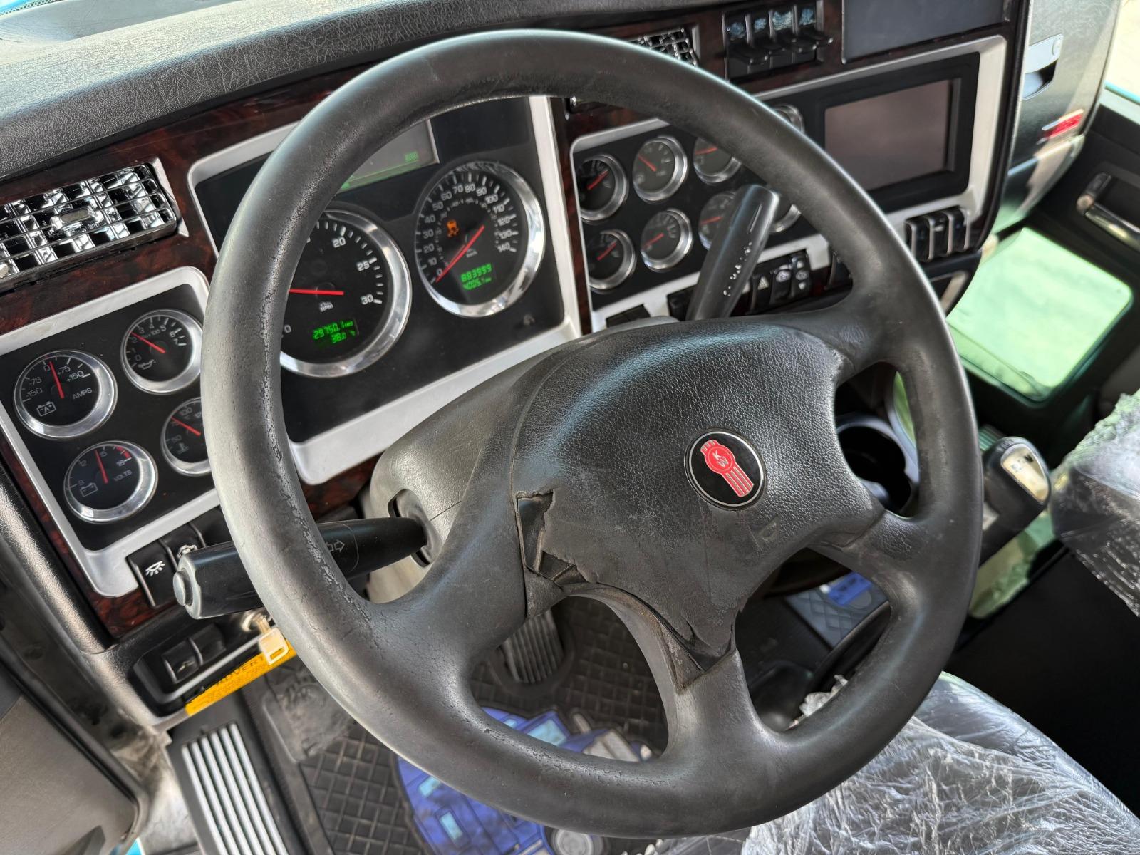 2017 KENWORTH T800 - DASHBOARD