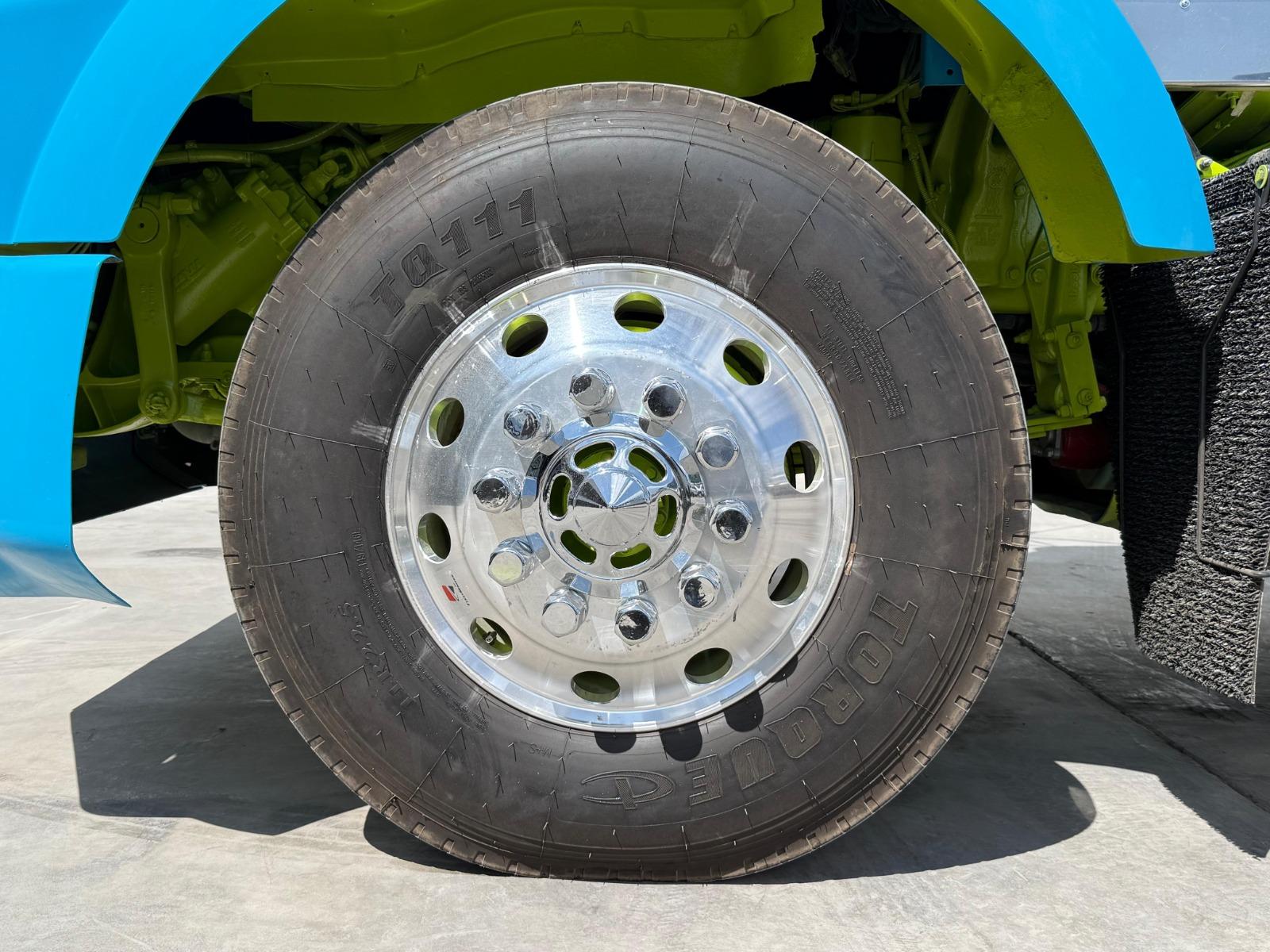 2017 KENWORTH T800 - TIRES