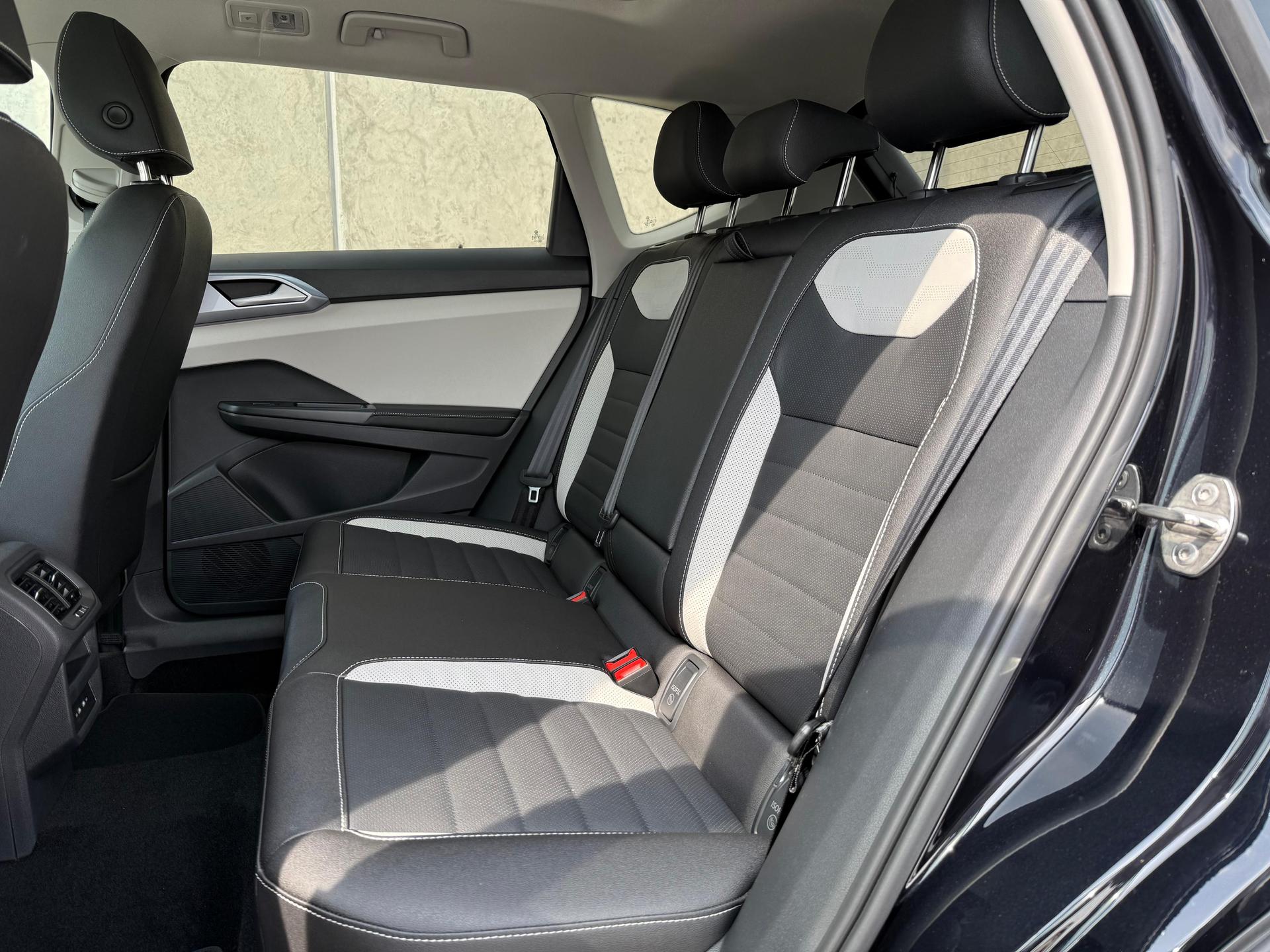 2026 VOLKSWAGEN Taos - SEATS_REAR