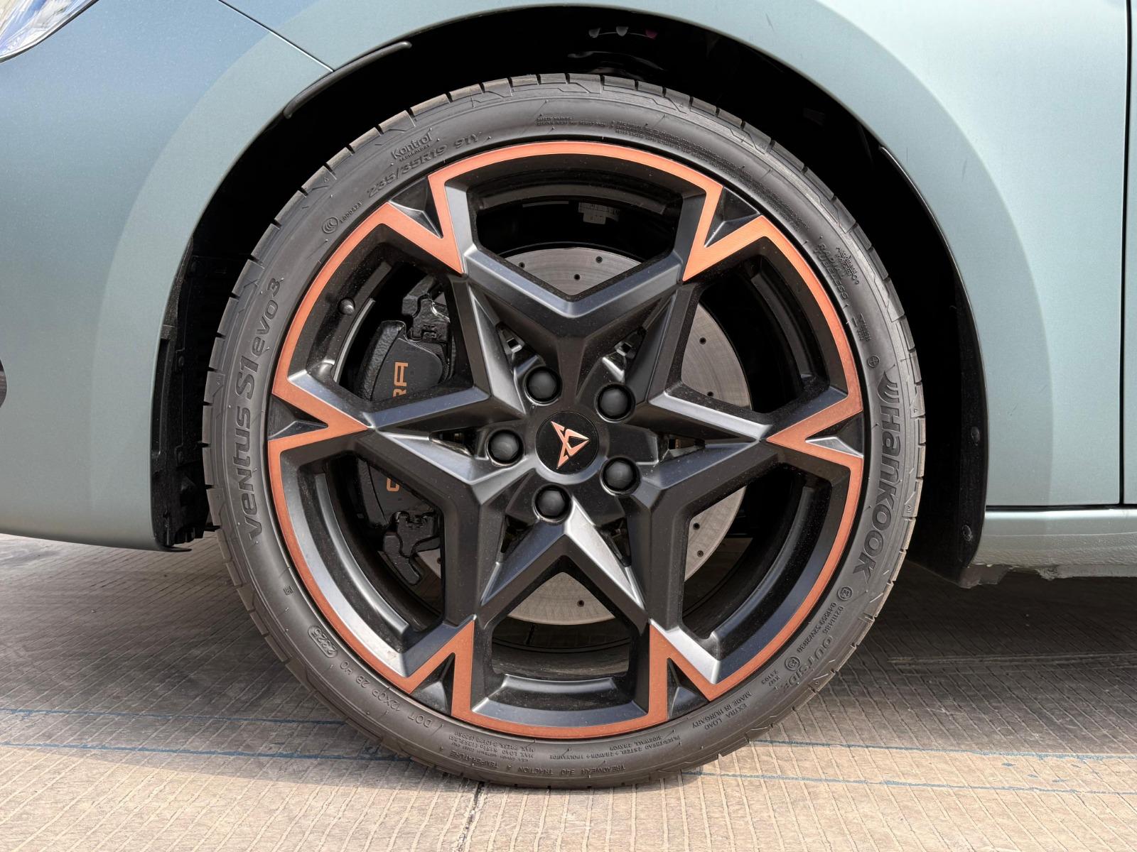 2026 CUPRA Leon - TIRES