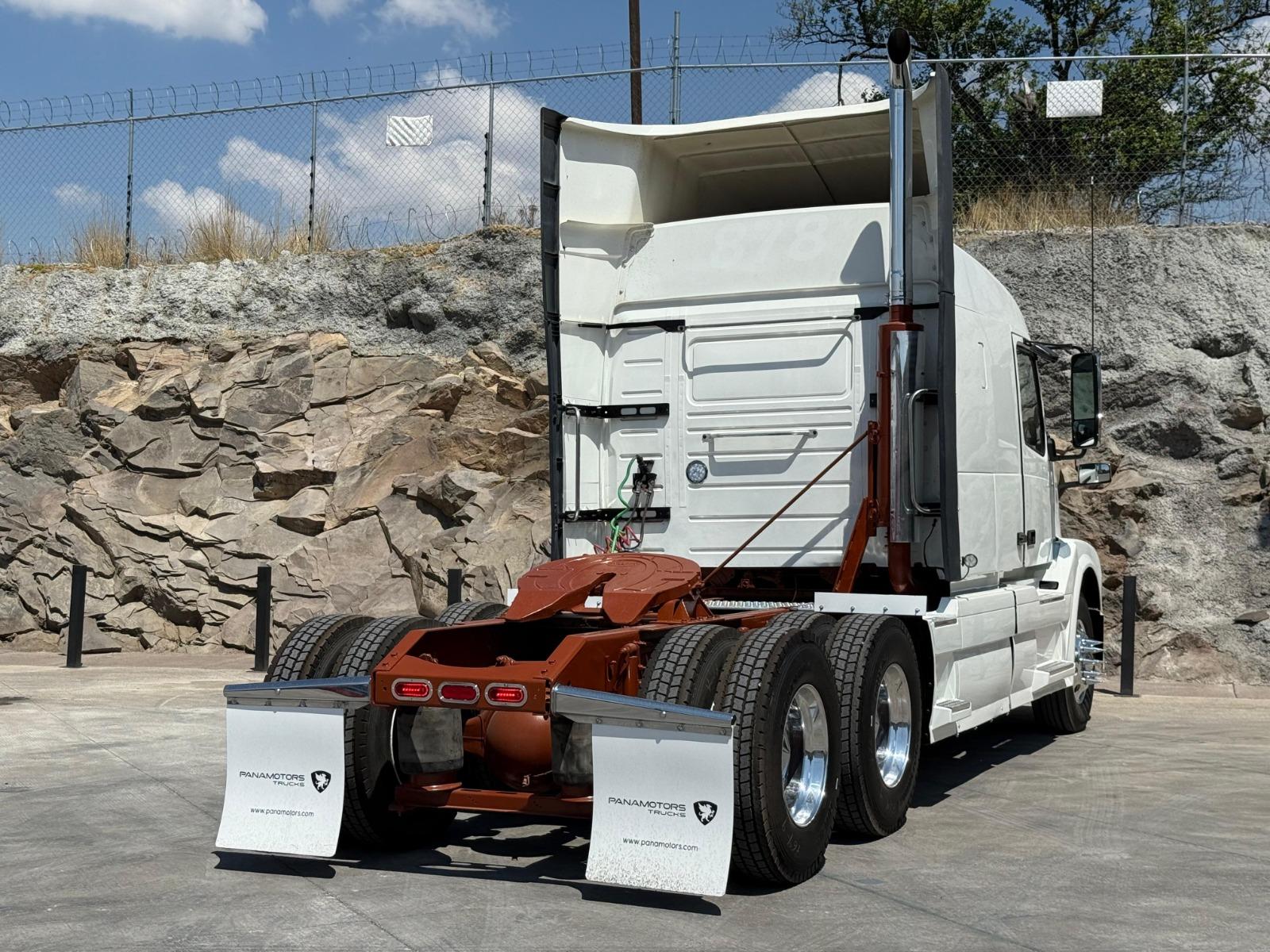 2016 VOLVO TRUCKS VNL - REAR_PASSENGER_SIDE