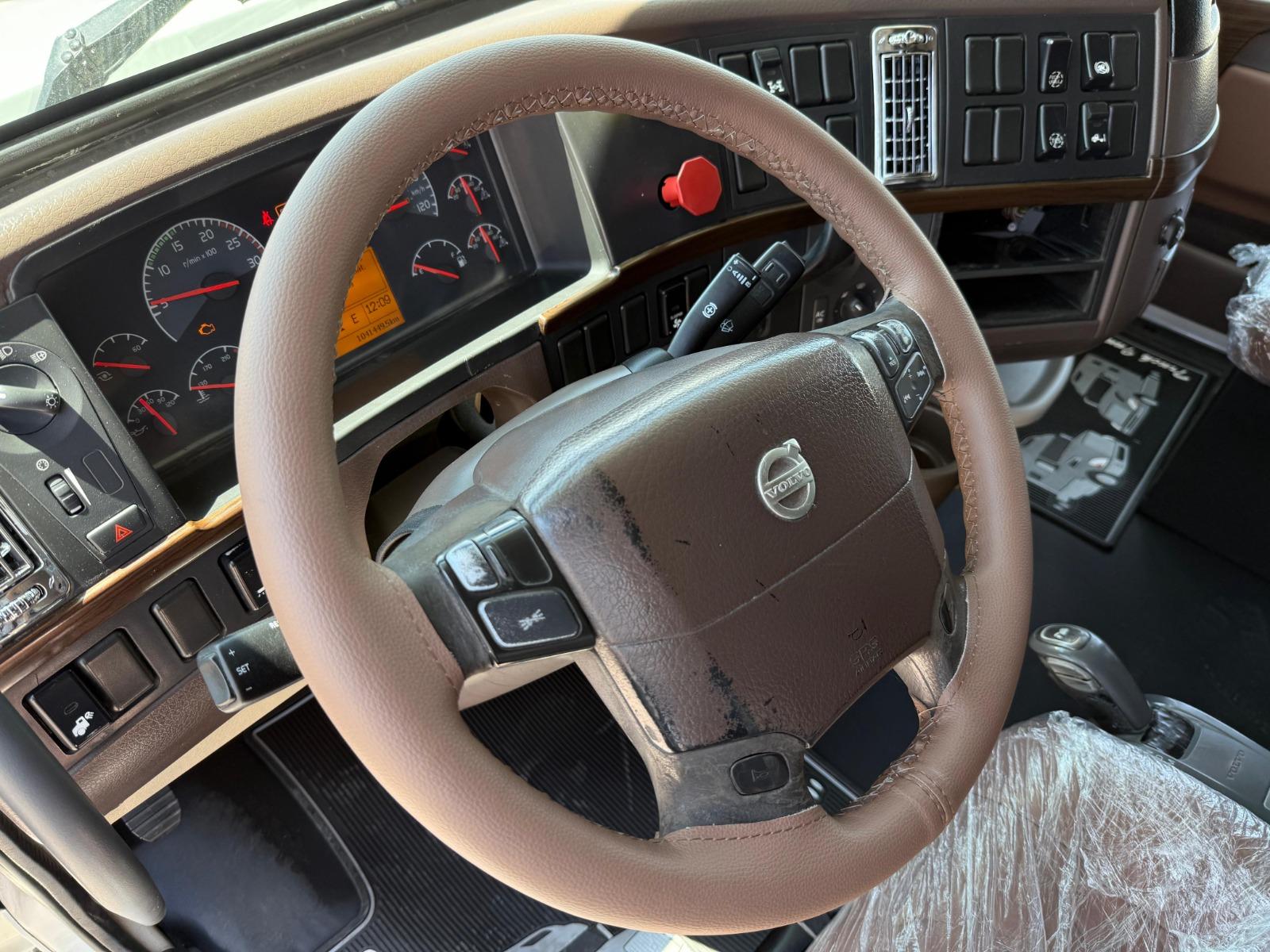 2016 VOLVO TRUCKS VNL - DASHBOARD