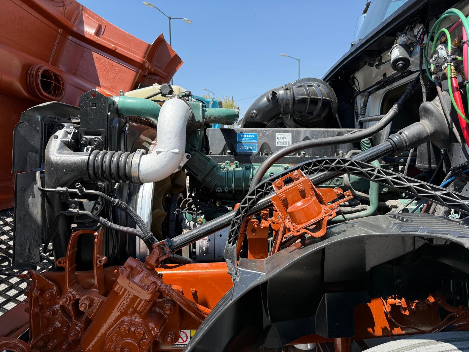 2016 VOLVO TRUCKS VNL - ENGINE