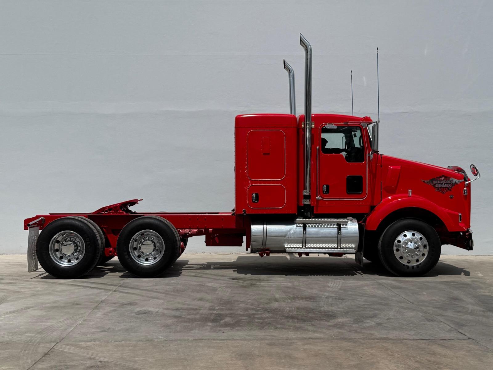 2018 KENWORTH T800 - SIDE_RIGHT