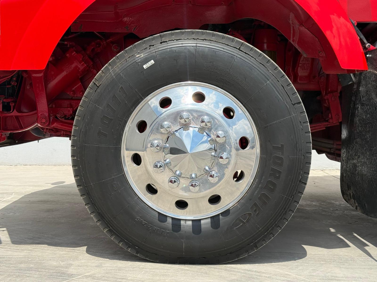 2018 KENWORTH T800 - TIRES