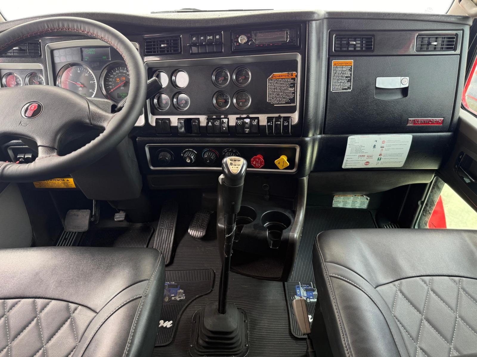 2018 KENWORTH T800 - SEATS_REAR