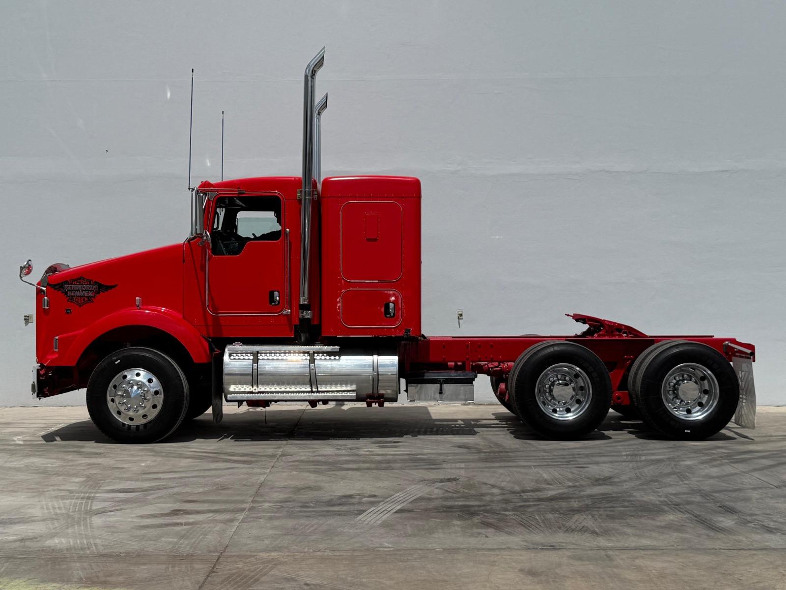 2018 KENWORTH T800 - SIDE_LEFT