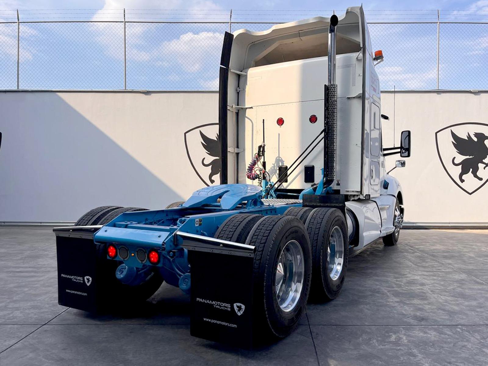 2018 KENWORTH T680 - REAR_PASSENGER_SIDE