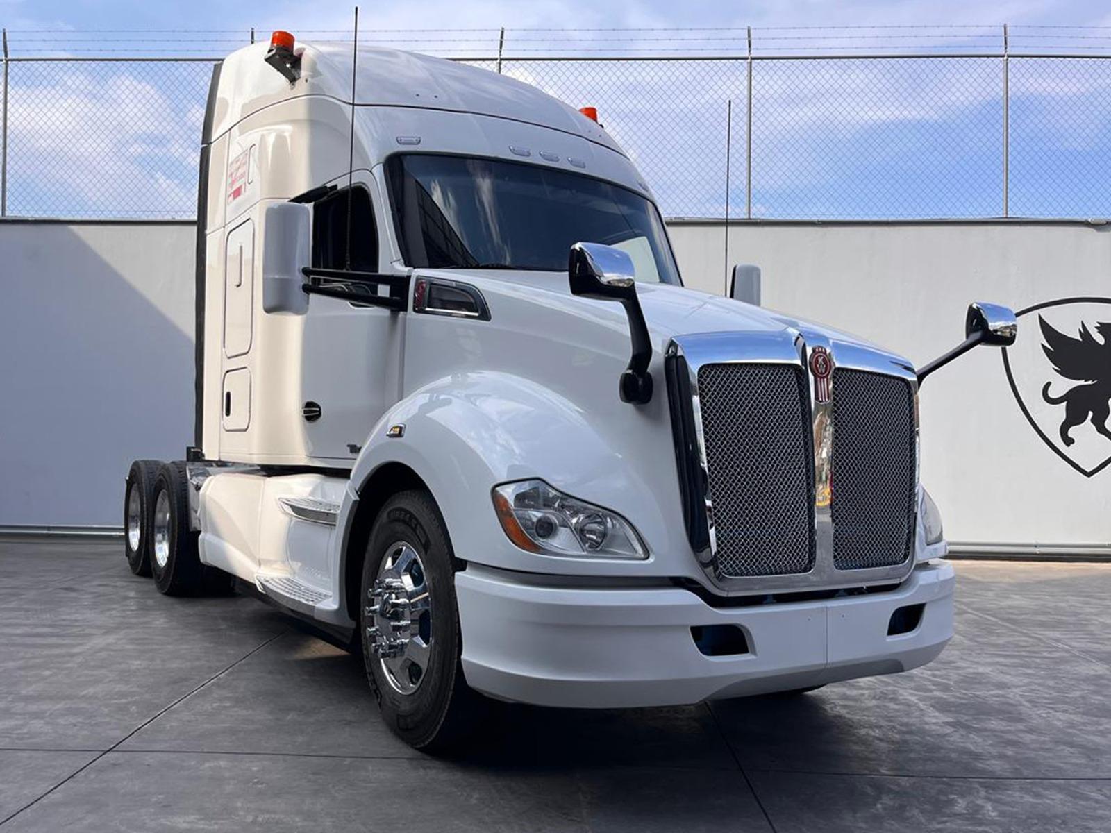 2018 KENWORTH T680 - FRONT_PASSENGER_SIDE